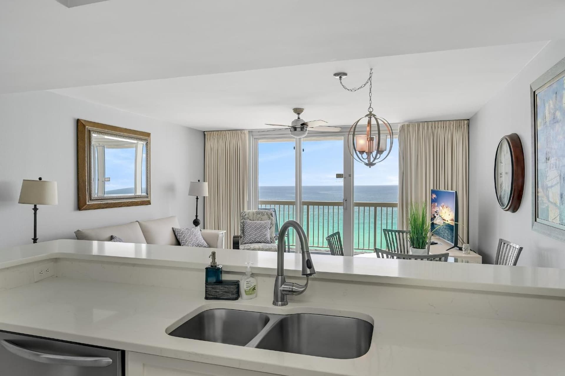 Pelican Beach Resort by Tufan property views in Destin, FL — gallery photo 3