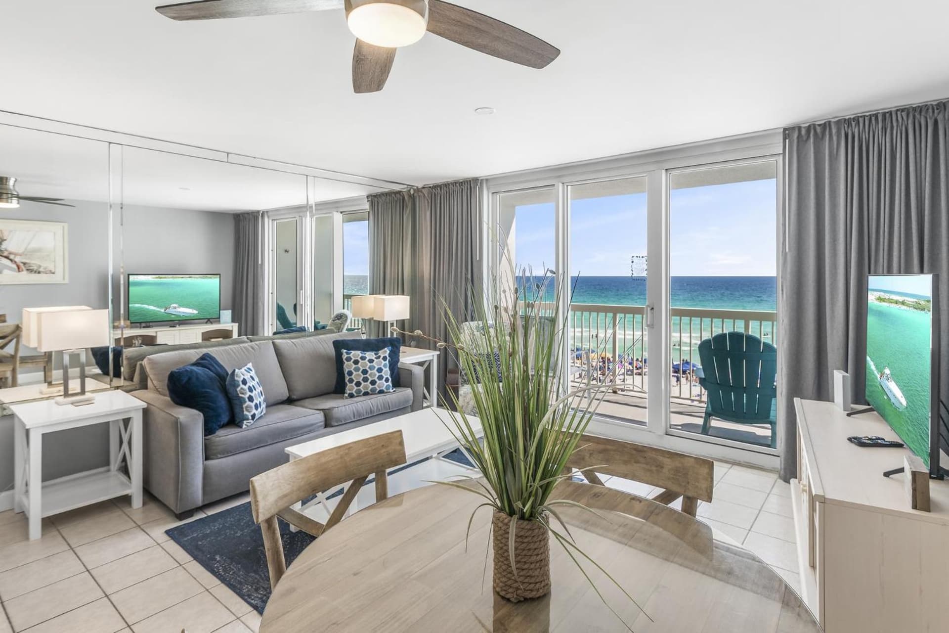 Pelican Beach Resort by Tufan interior in Destin, FL — gallery photo 2