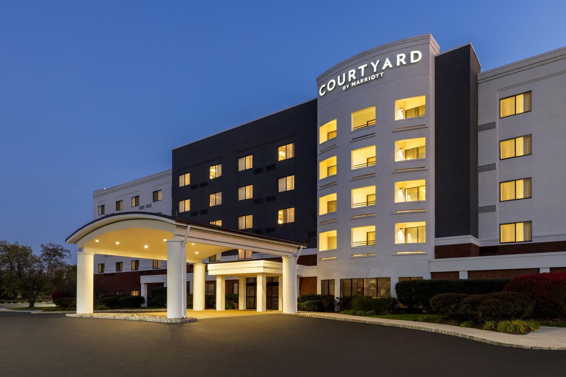 Courtyard by Marriott Ewing Princeton interior in Ewing — gallery photo 2