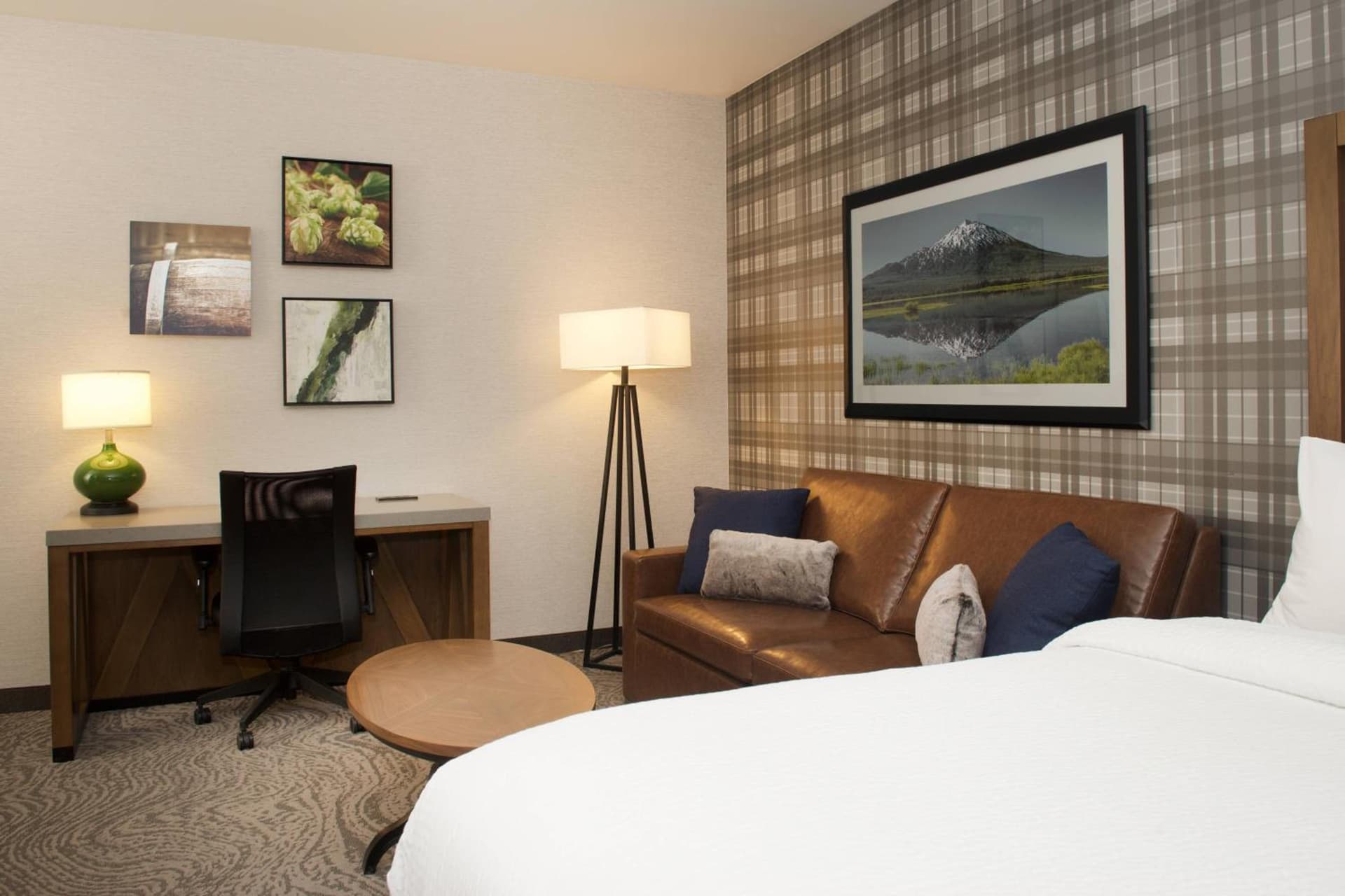 SpringHill Suites by Marriott Bend property views in Bend, OR — gallery photo 3