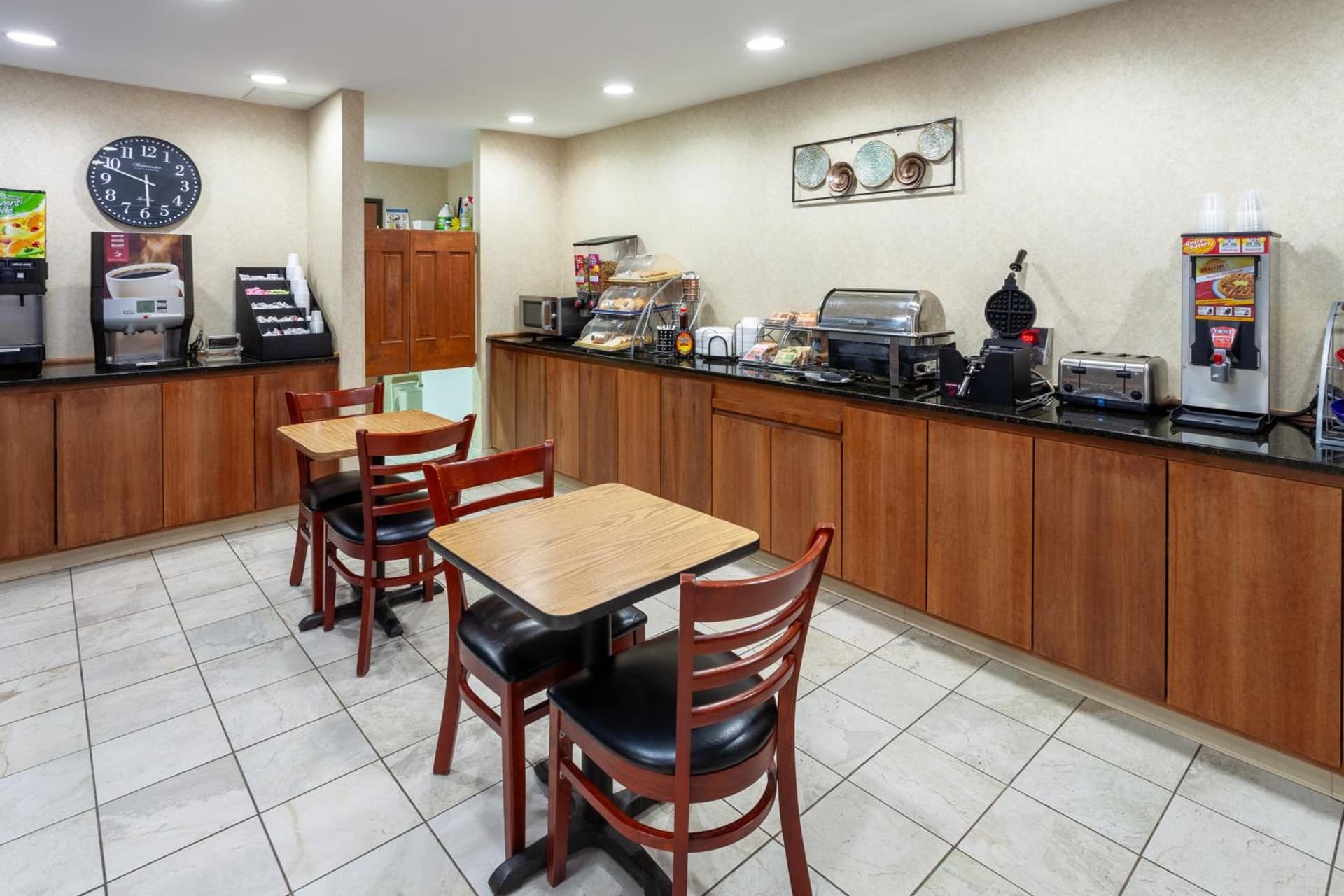 Days Inn by Wyndham Wooster gallery photo in Wooster, OH — image 42