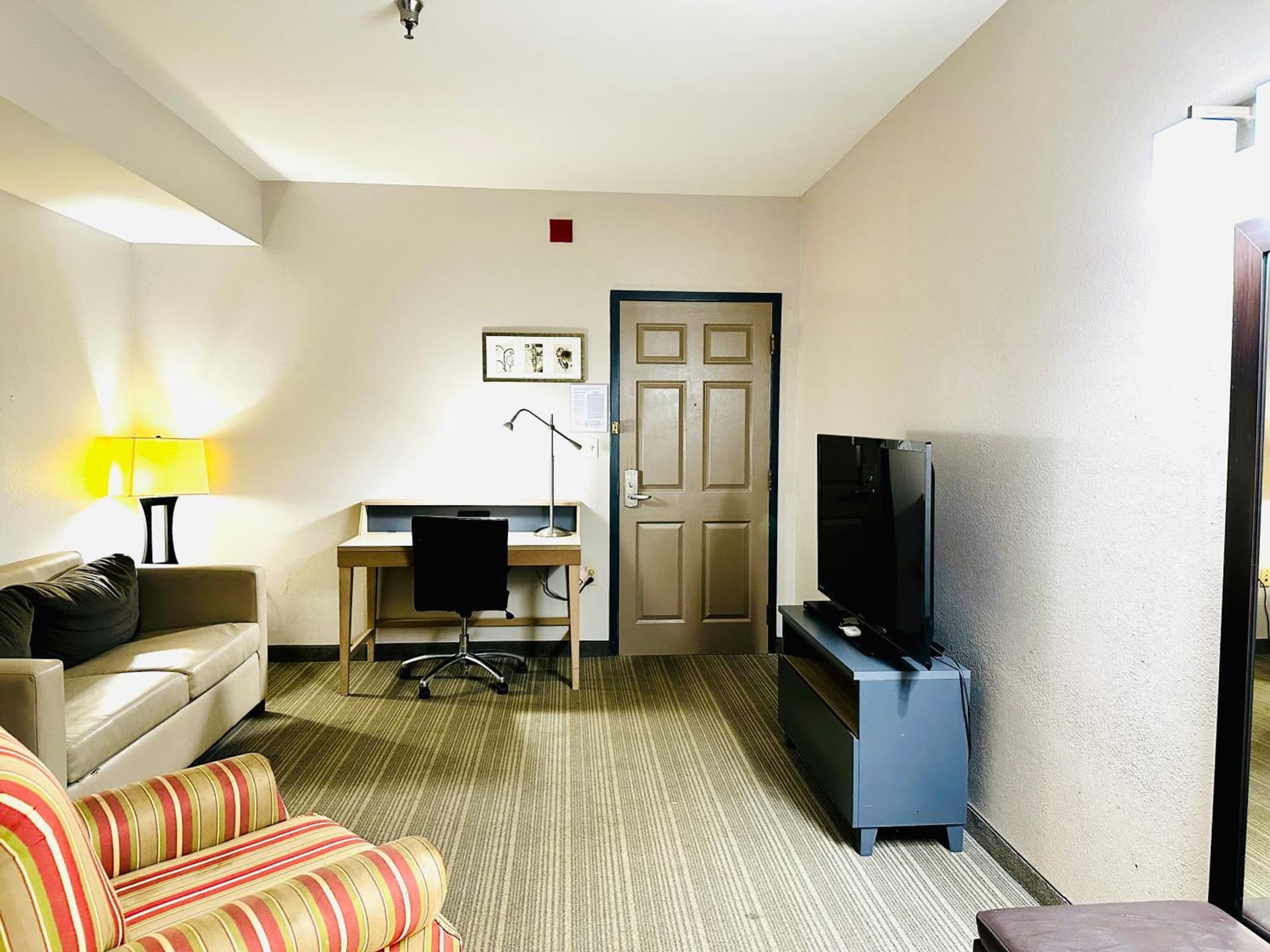 Radiant Inn and Suites gallery photo in Murfreesboro, TN — image 5