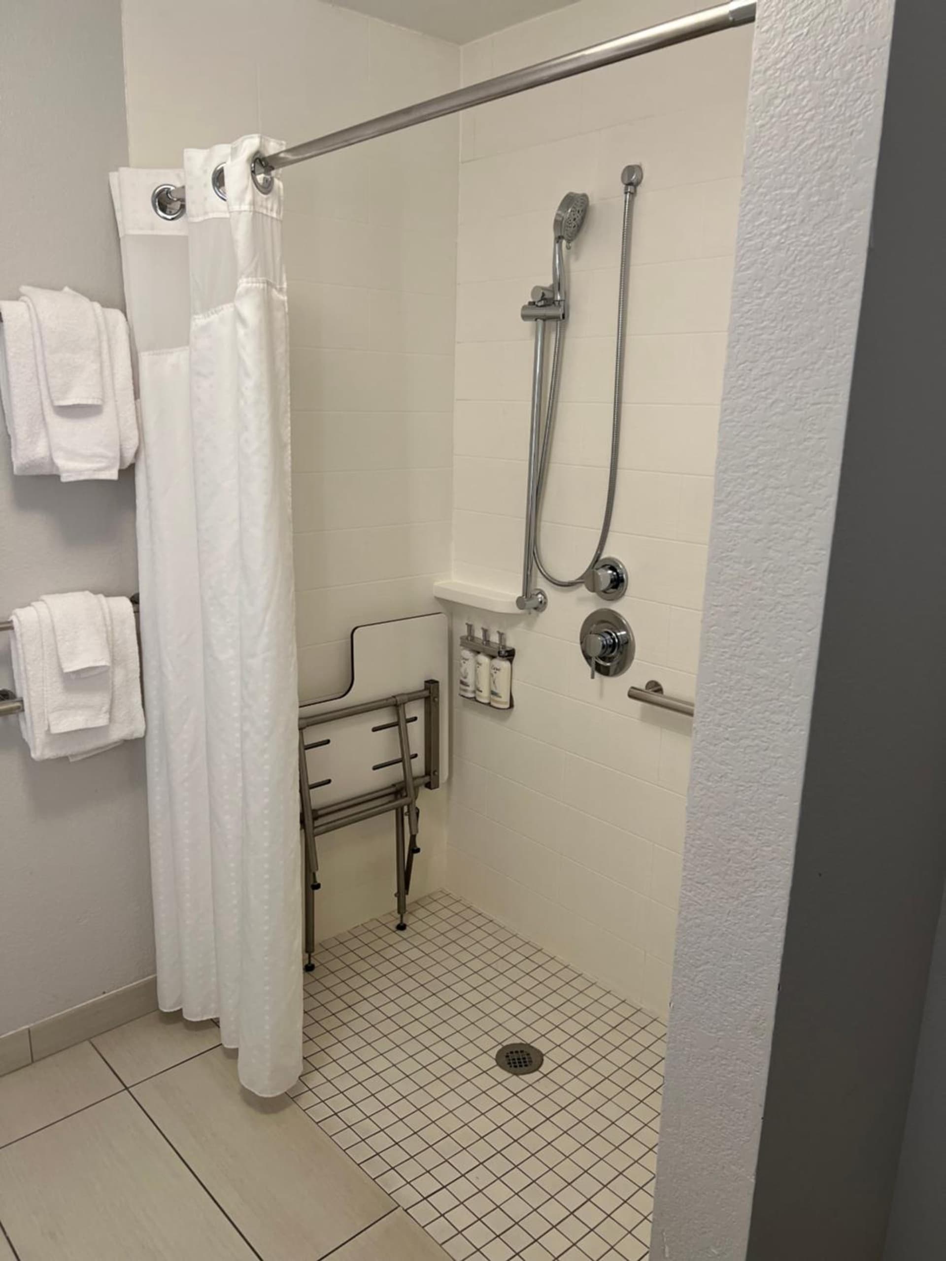 Holiday Inn Express & Suites Mobile - University Area by IHG gallery photo in Mobile, AL — image 13