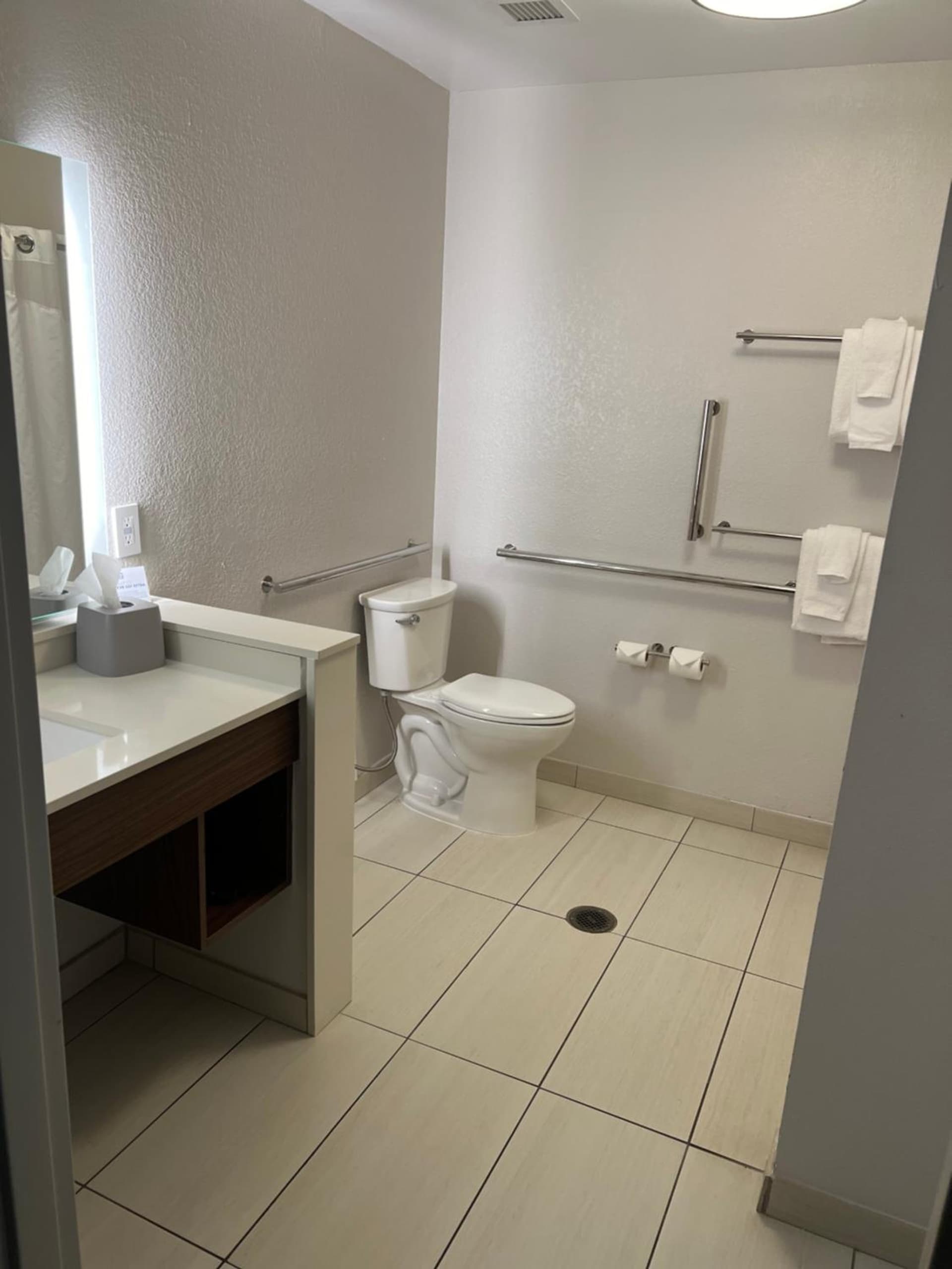 Holiday Inn Express & Suites Mobile - University Area by IHG gallery photo in Mobile, AL — image 20