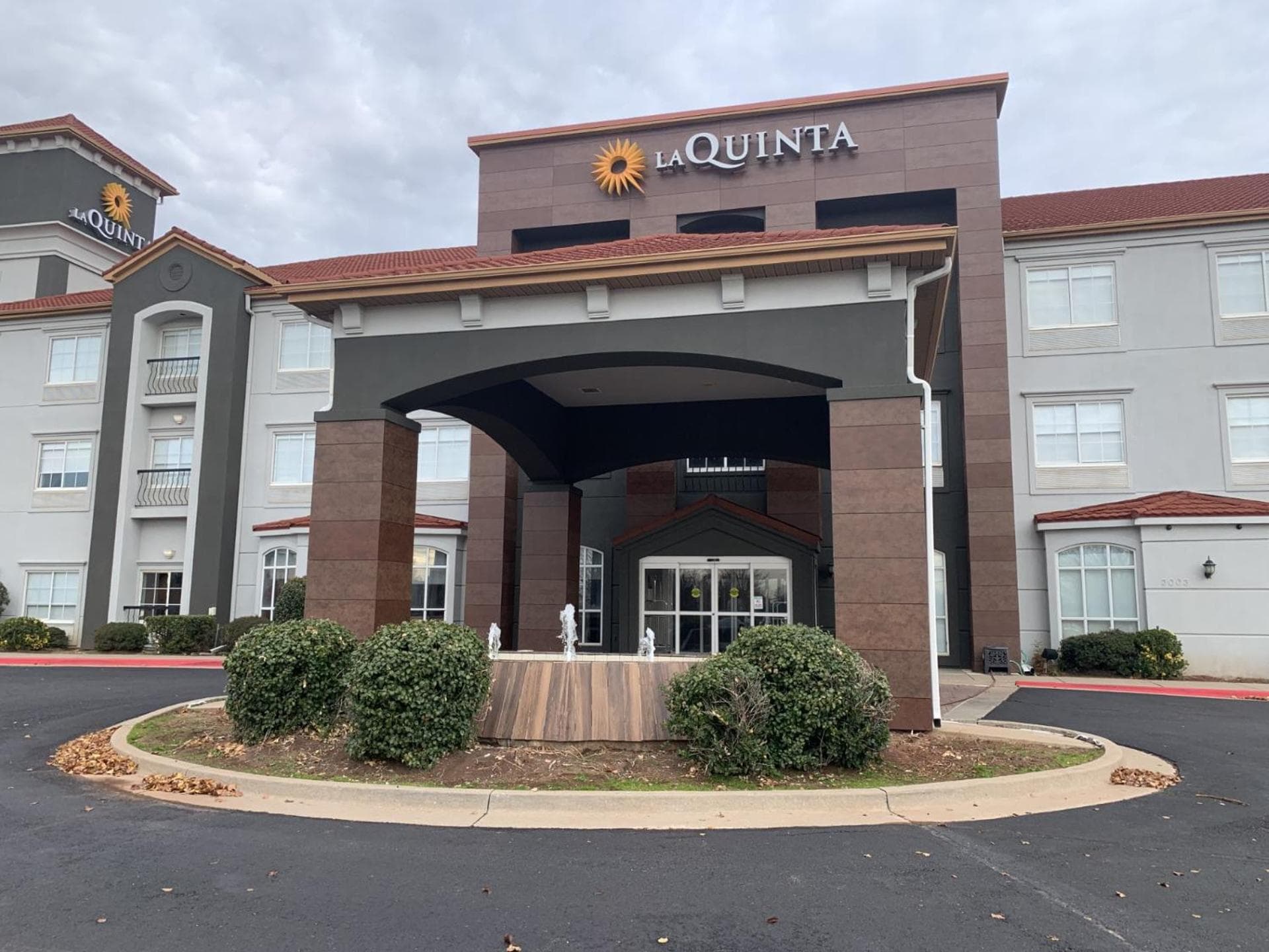 La Quinta by Wyndham OKC North - Quail Springs featured exterior or lobby in Oklahoma City, OK — similar hotel