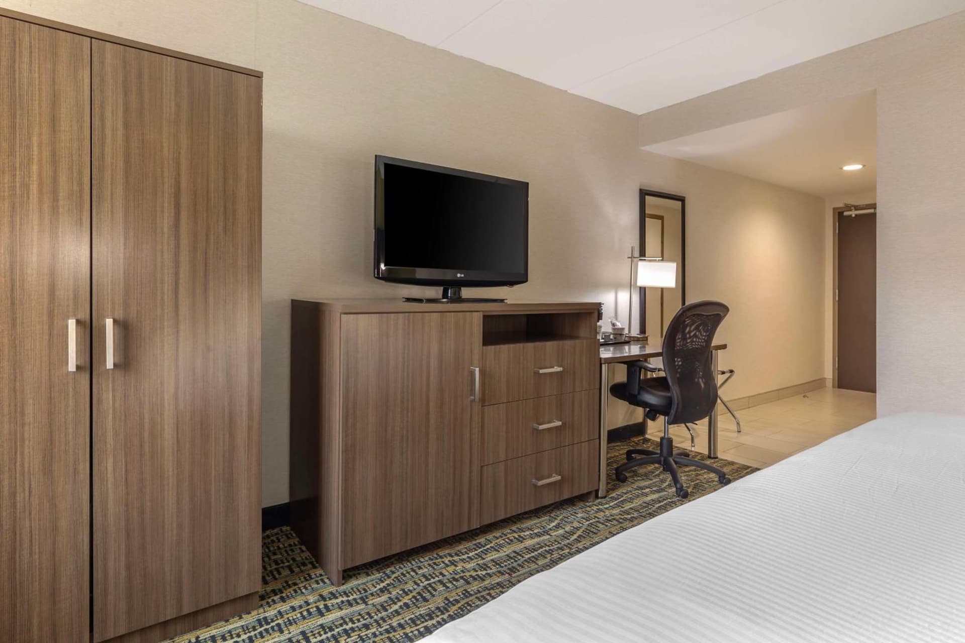 Best Western Plus New Englander gallery photo in Woburn, MA — image 15
