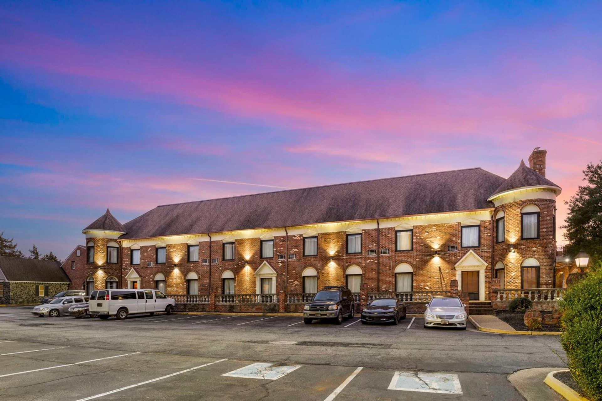 Best Western PLUS Governor's Inn Richmond featured exterior or lobby in Midlothian, VA — similar hotel