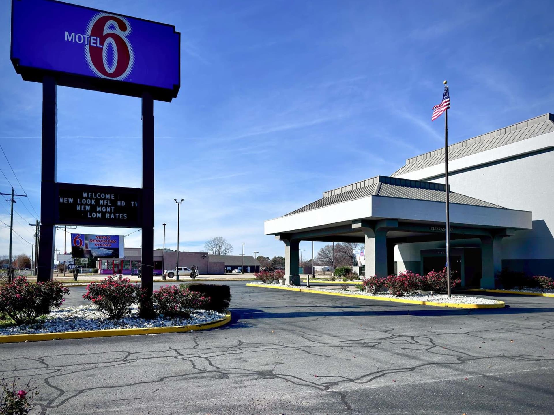Motel 6-Pine Bluff, AR featured exterior or lobby in Pine Bluff, AR — similar hotel