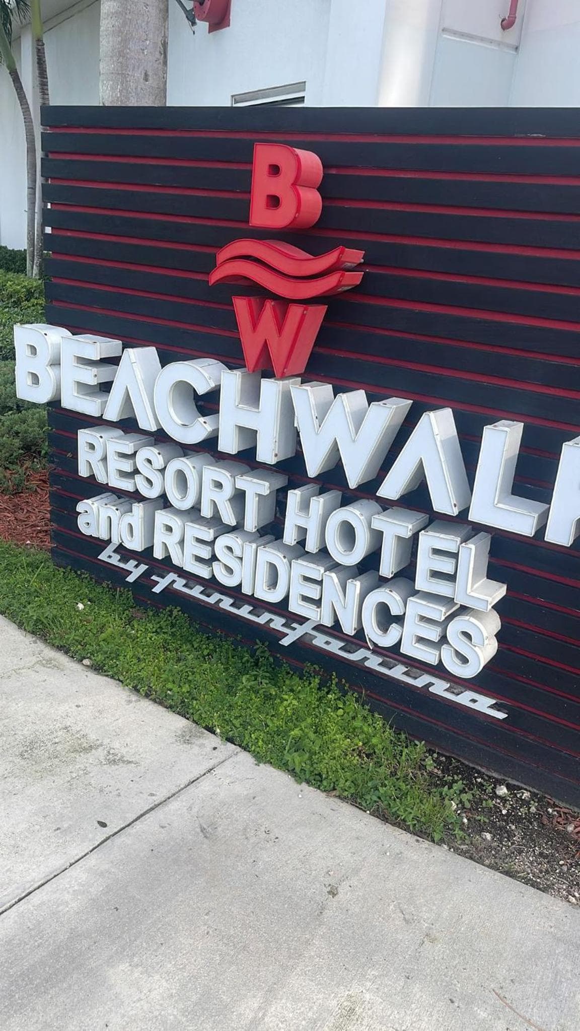 Iconic View - Family 2BR Suite - Hotel - Fiber Internet interior in Hallandale Beach, FL — gallery photo 2