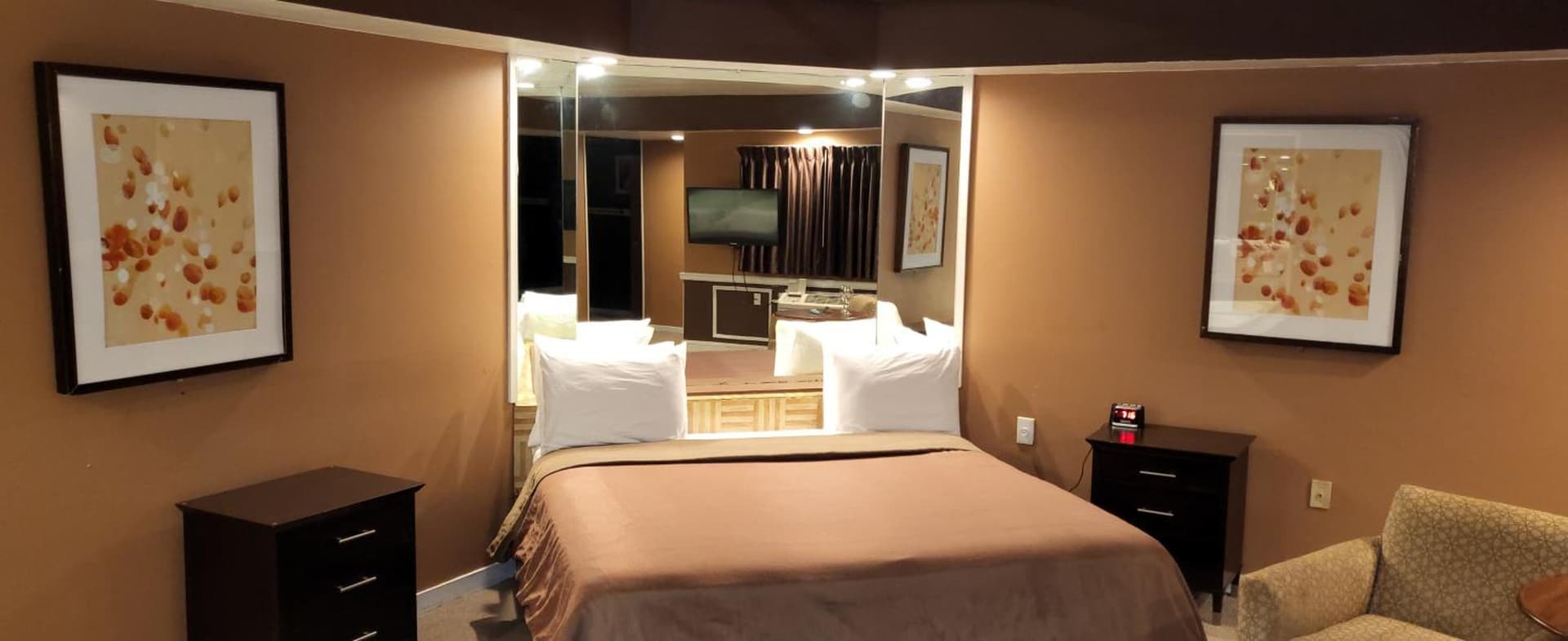 Inn of the Dove Harrisburg-Hershey Romantic Suites gallery photo in Harrisburg, PA — image 211