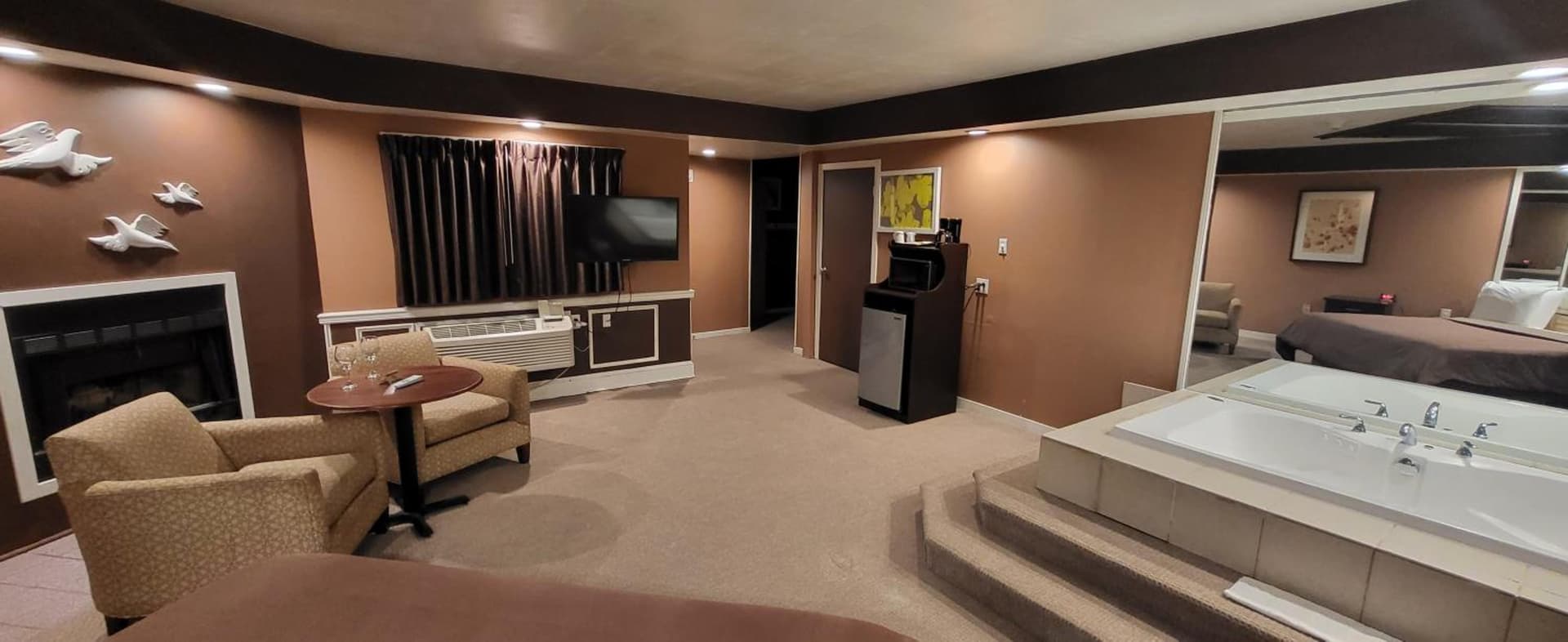 Inn of the Dove Harrisburg-Hershey Romantic Suites gallery photo in Harrisburg, PA — image 251