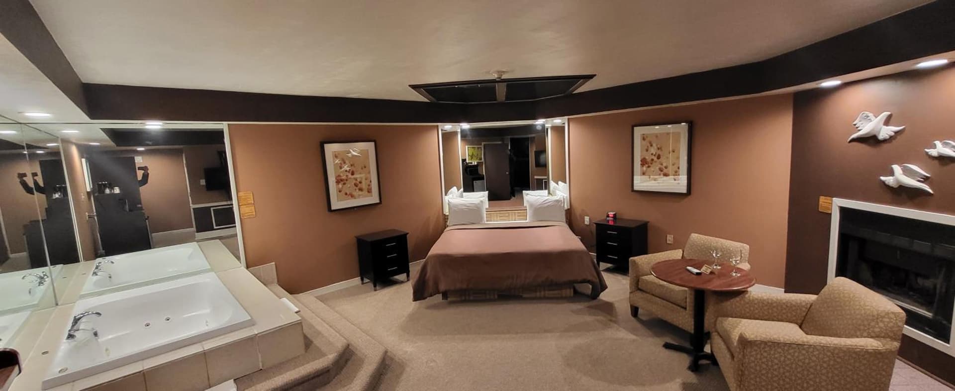 Inn of the Dove Harrisburg-Hershey Romantic Suites gallery photo in Harrisburg, PA — image 182
