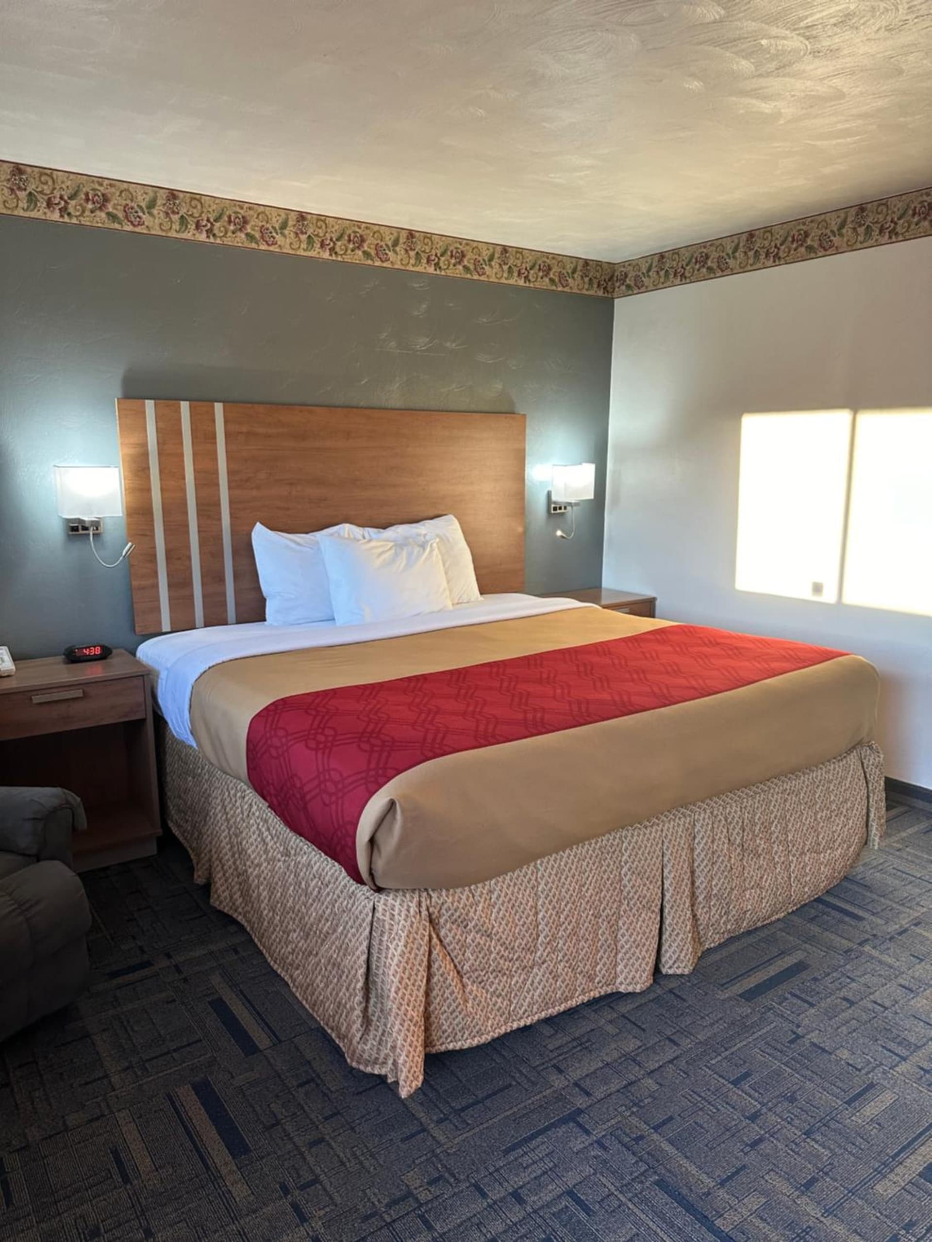 Budget Host Inn Charleston property views in Charleston, WV — gallery photo 3