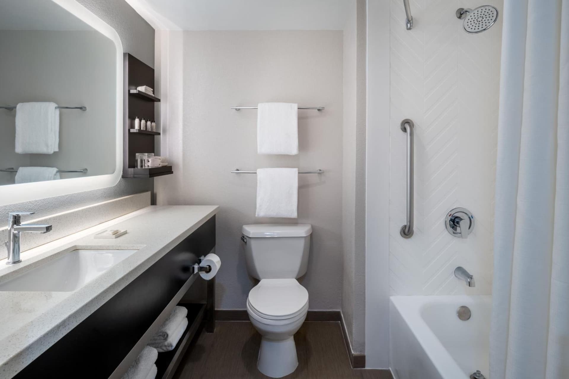 Delta Hotels by Marriott Jacksonville Deerwood gallery photo in Jacksonville, FL — image 54