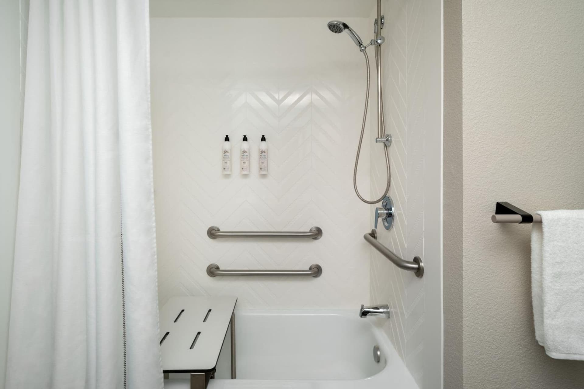 Delta Hotels by Marriott Jacksonville Deerwood gallery photo in Jacksonville, FL — image 20