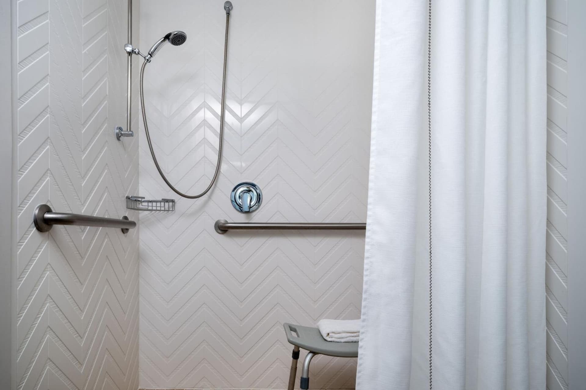 Delta Hotels by Marriott Jacksonville Deerwood gallery photo in Jacksonville, FL — image 7