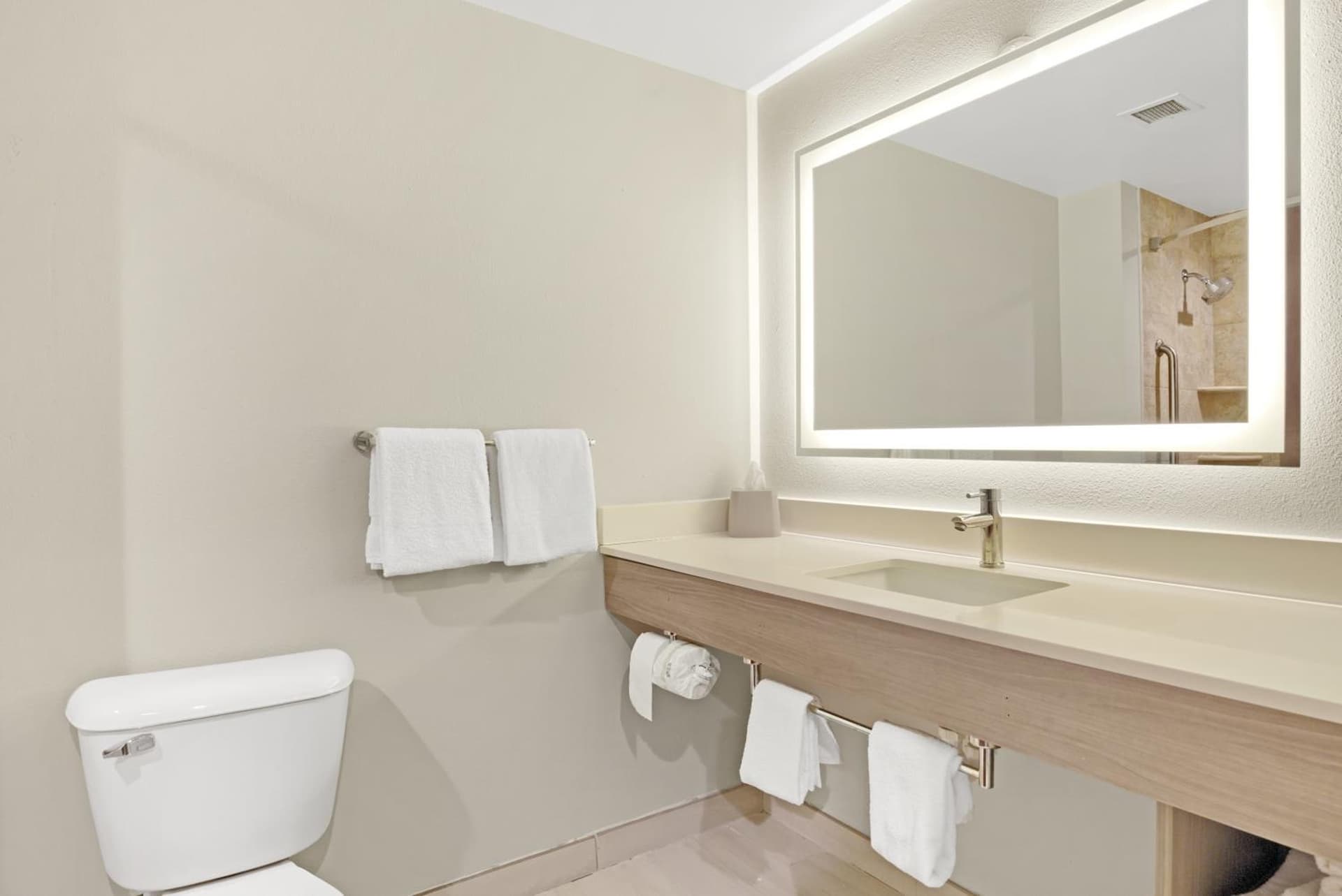 Holiday Inn Express - Gulfport Beach by IHG gallery photo in Gulfport, MS — image 14