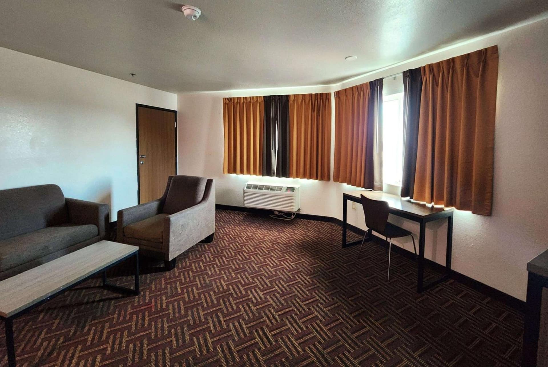Super 8 by Wyndham Austin North/University Area gallery photo in Austin, TX — image 7