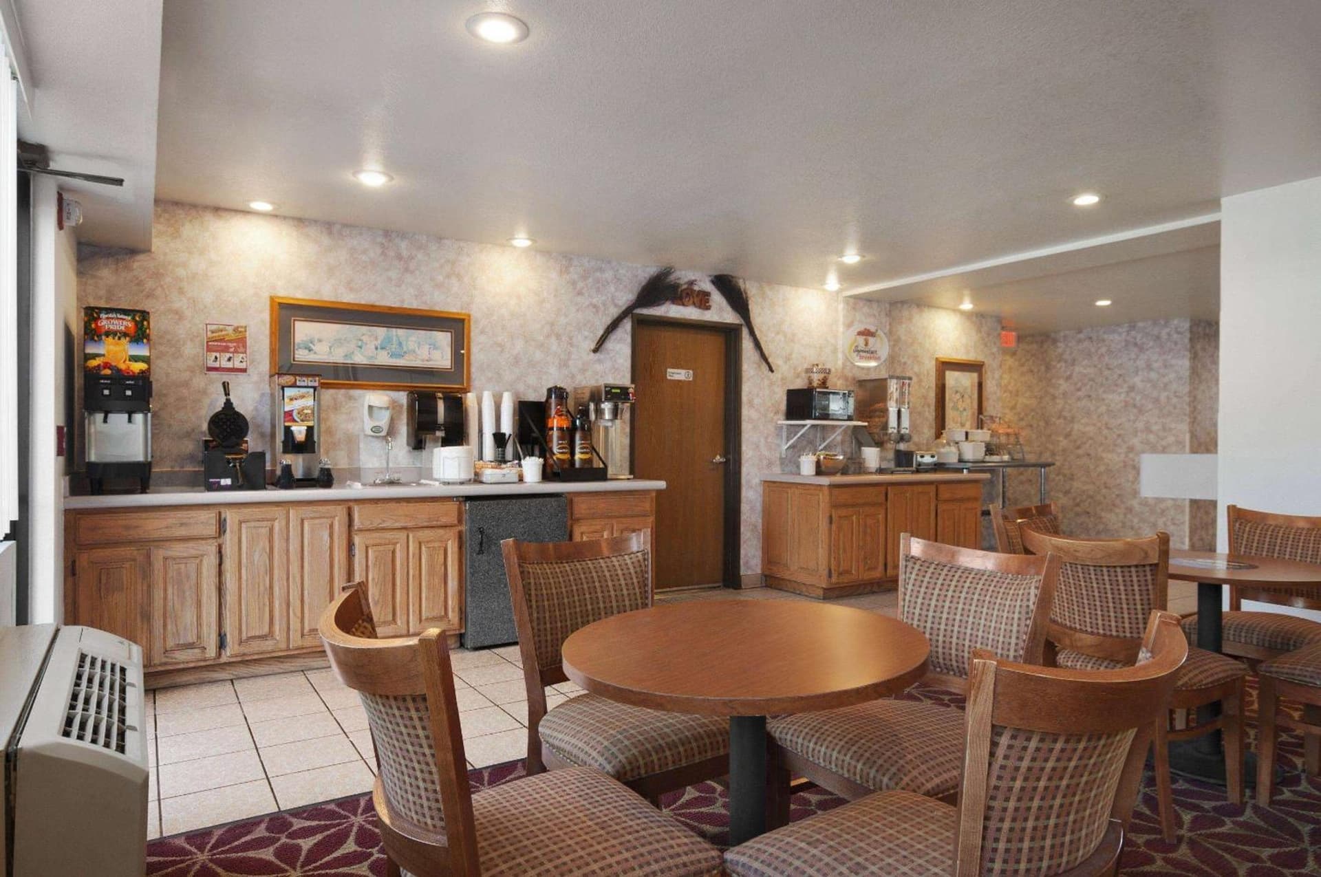 Super 8 by Wyndham Austin North/University Area gallery photo in Austin, TX — image 31
