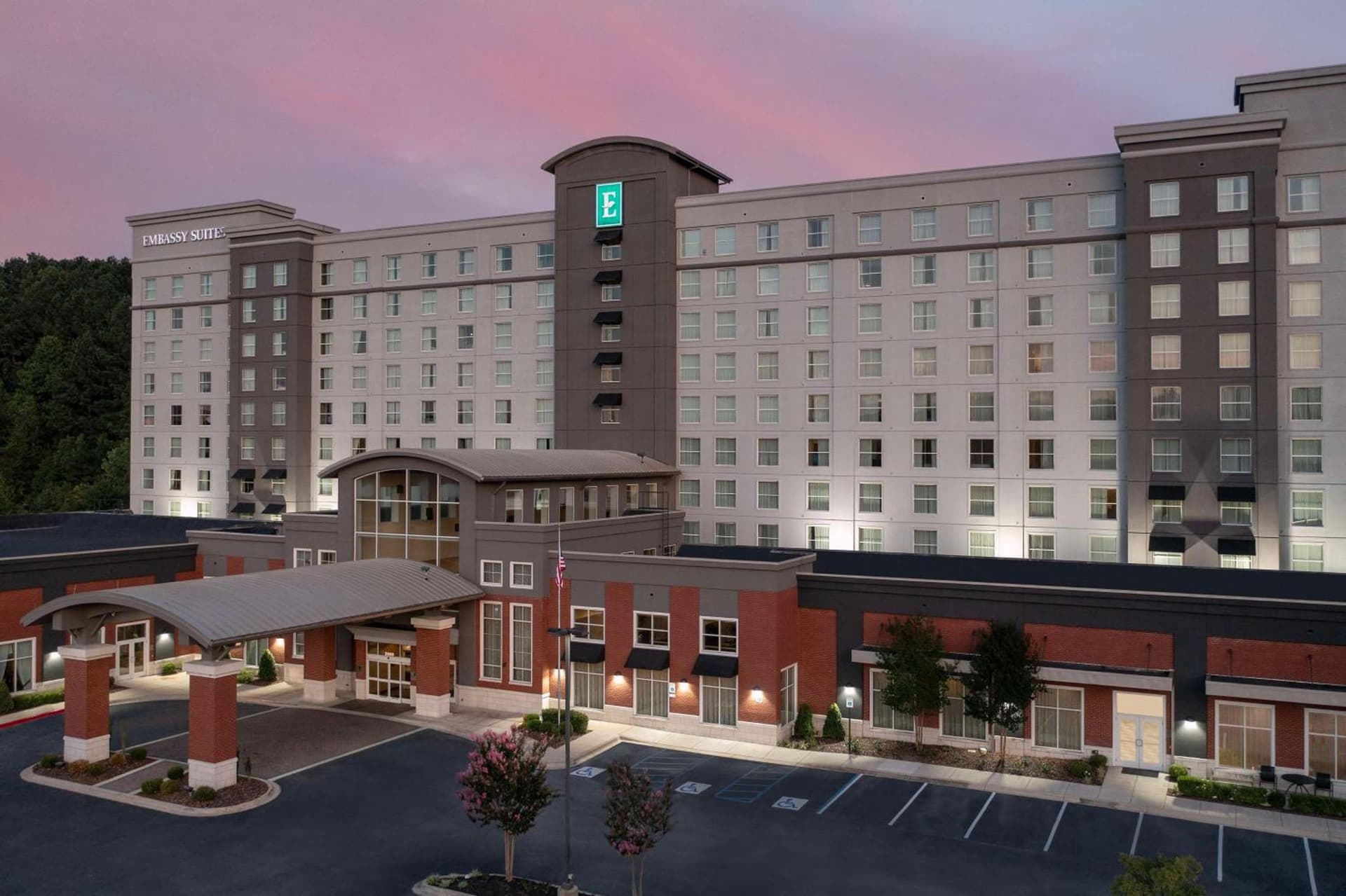 Embassy Suites by Hilton Birmingham Hoover interior in Hoover, AL — gallery photo 2