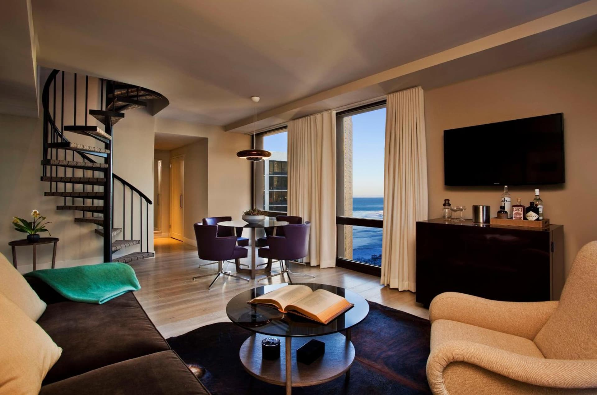 Thompson Chicago, by Hyatt property views in Chicago, IL — gallery photo 3