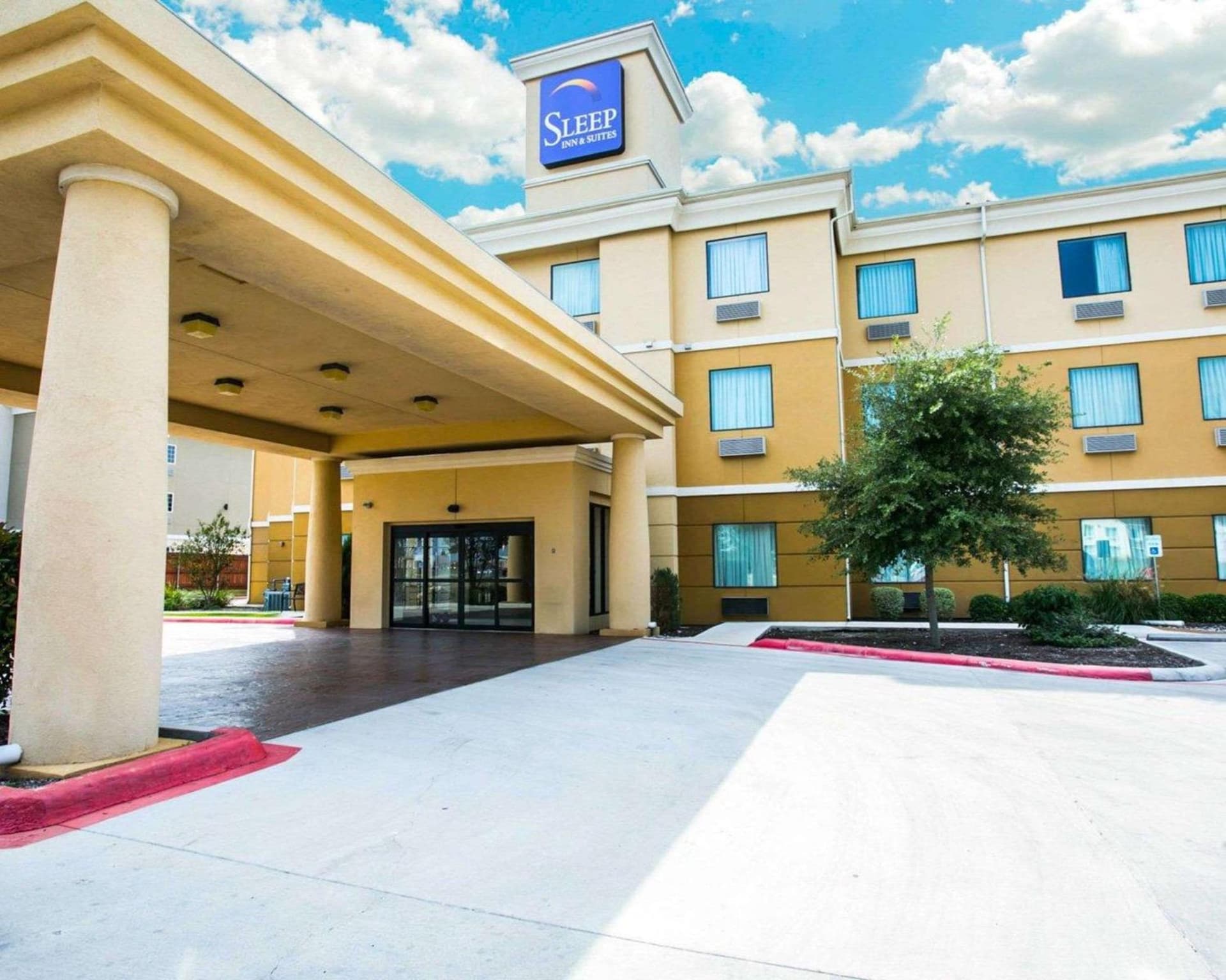 Sleep Inn & Suites New Braunfels interior in New Braunfels, TX — gallery photo 2