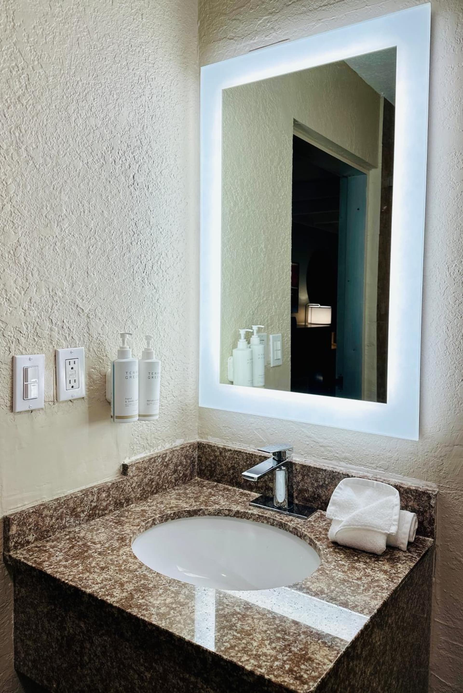 Days Inn by Wyndham Ocala North gallery photo in Ocala, FL — image 4