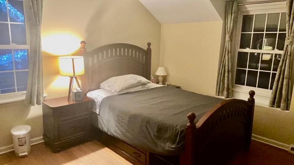 B1 A private room in Naperville downtown with desk and Wi-Fi near everything — hotel in Naperville, Illinois
