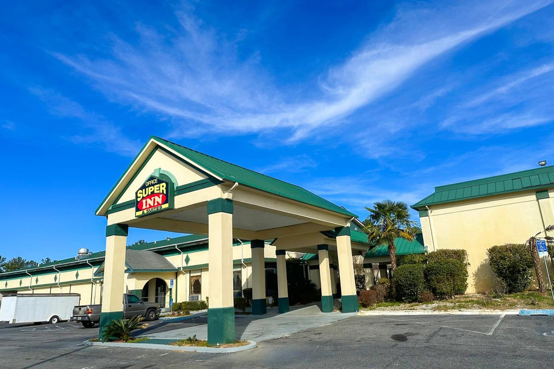 Super Inn & Suites by OYO Milledgeville property views in Milledgeville, GA — gallery photo 3