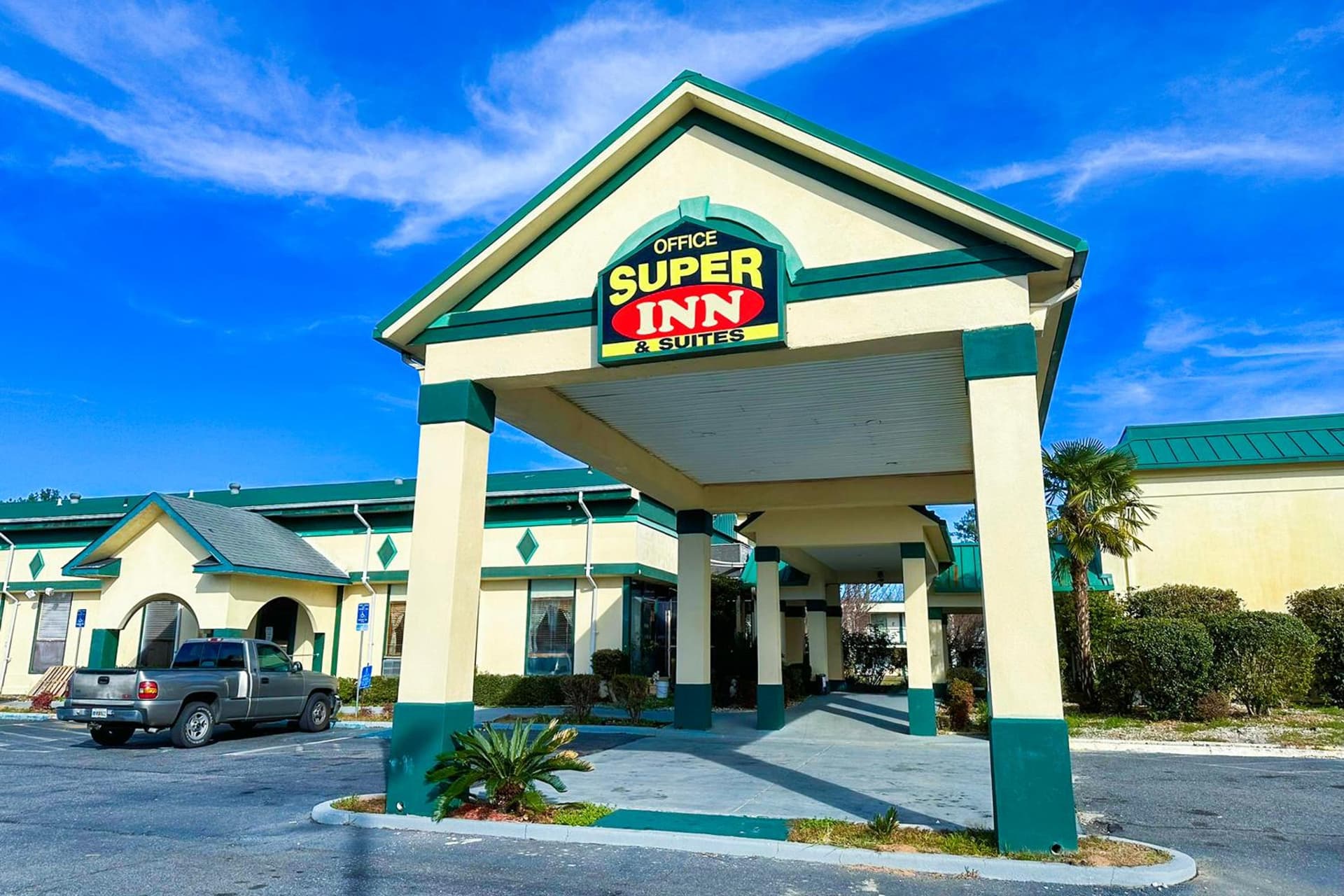 Super Inn & Suites by OYO Milledgeville interior in Milledgeville, GA — gallery photo 2
