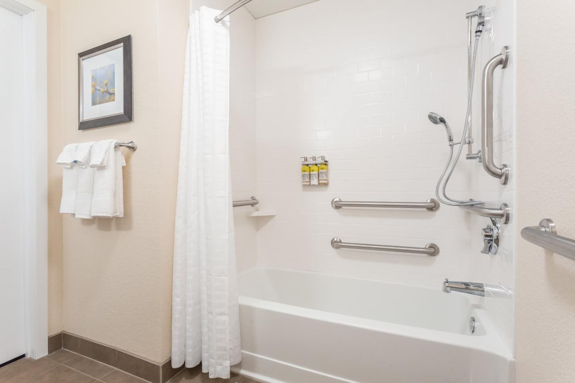 Candlewood Suites Eau Claire I-94 by IHG gallery photo in Eau Claire, WI — image 15
