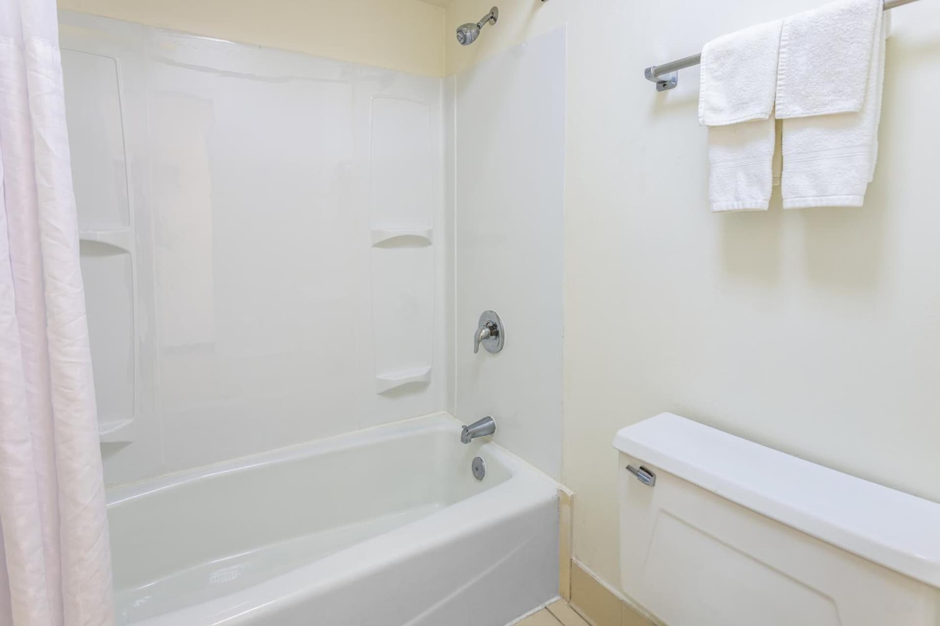 Studio 6 Suites Jacksonville, NC - Camp LeJeune gallery photo in Jacksonville, NC — image 6