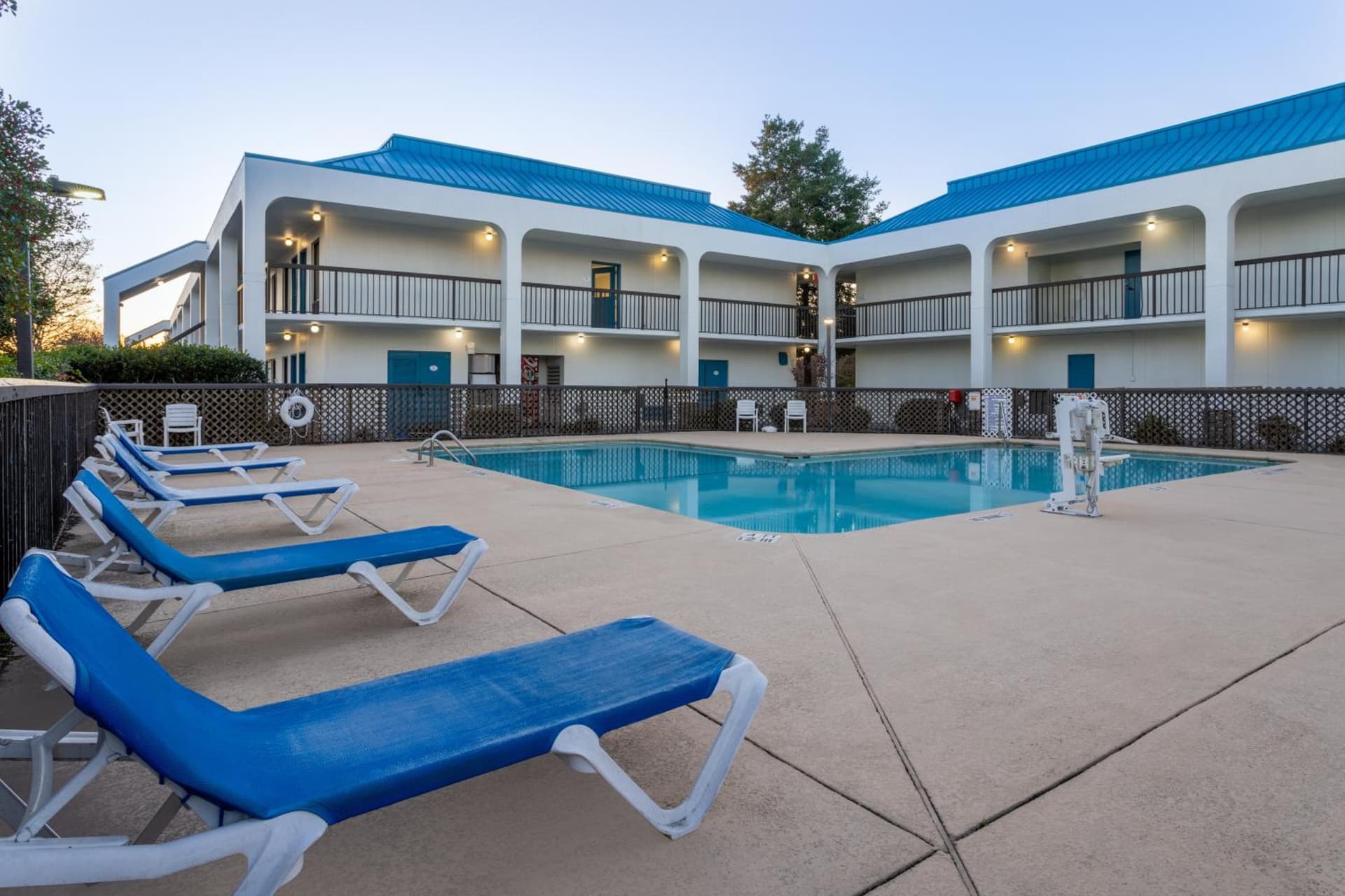 Studio 6 Suites Jacksonville, NC - Camp LeJeune interior in Jacksonville, NC — gallery photo 2