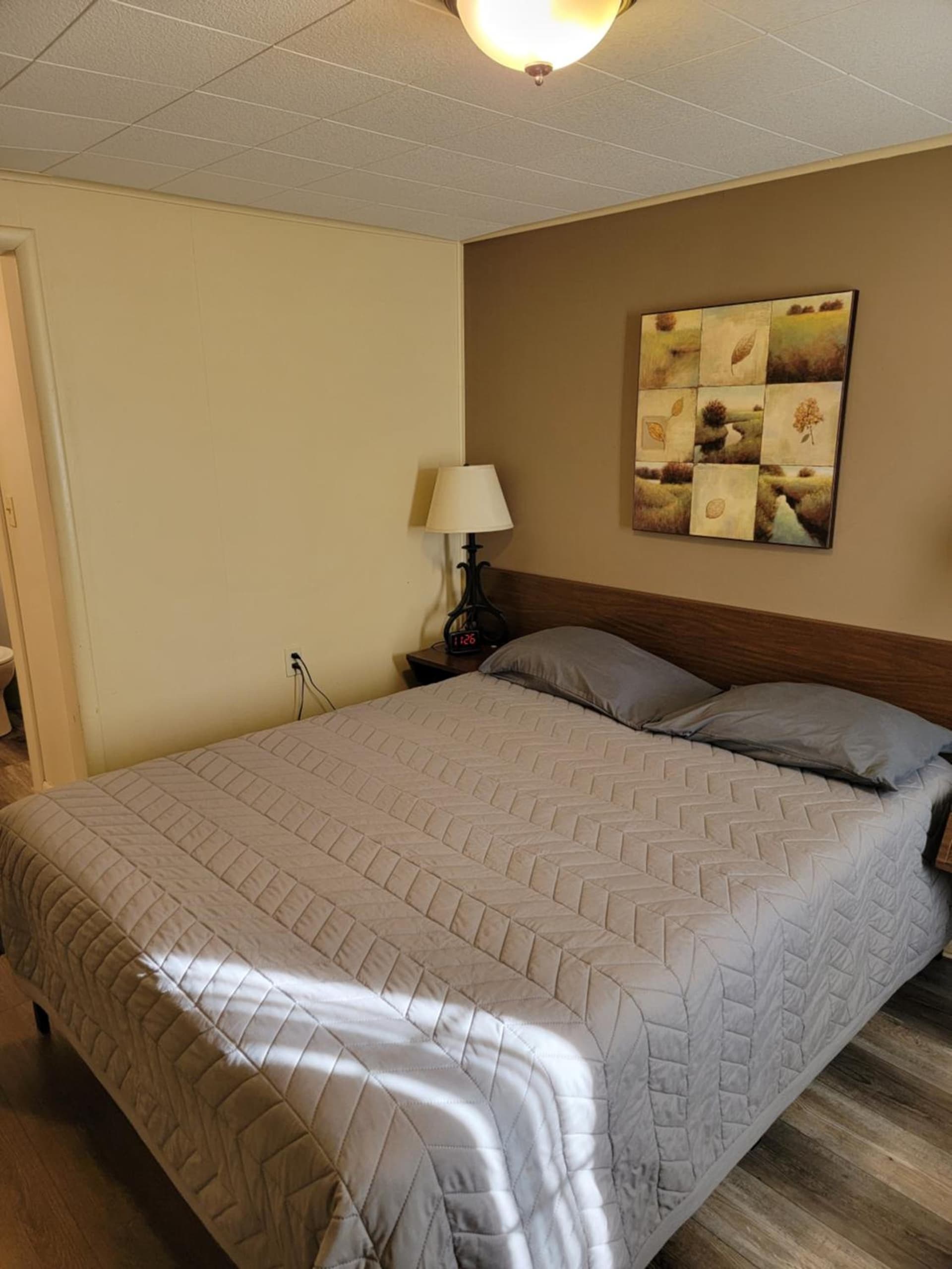 The Willows Motel interior in Wilbur, WA — gallery photo 2