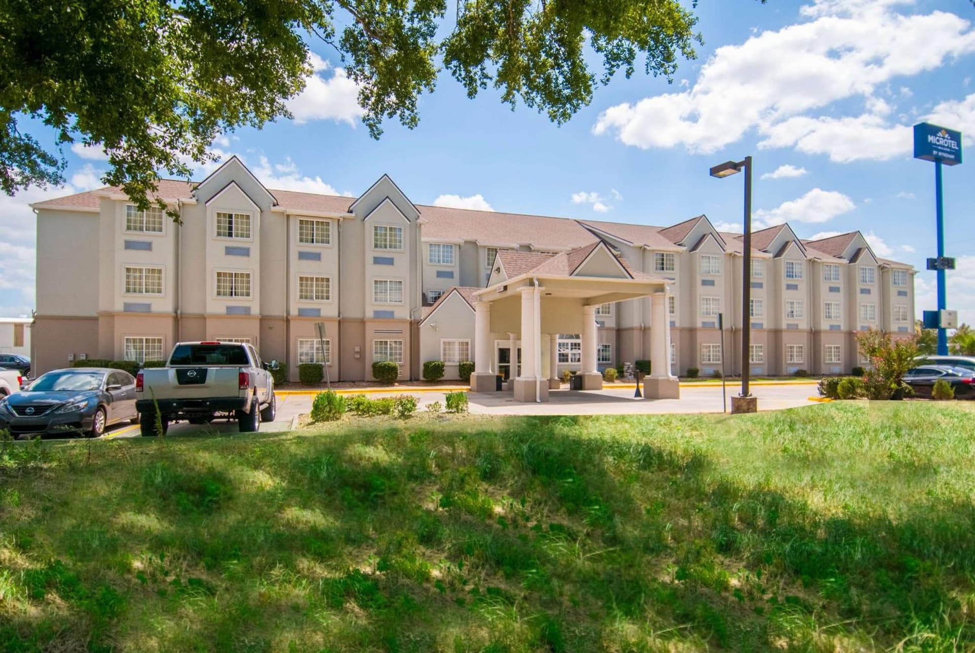 Microtel Inn and Suites Lafayette interior in Lafayette, LA — gallery photo 2