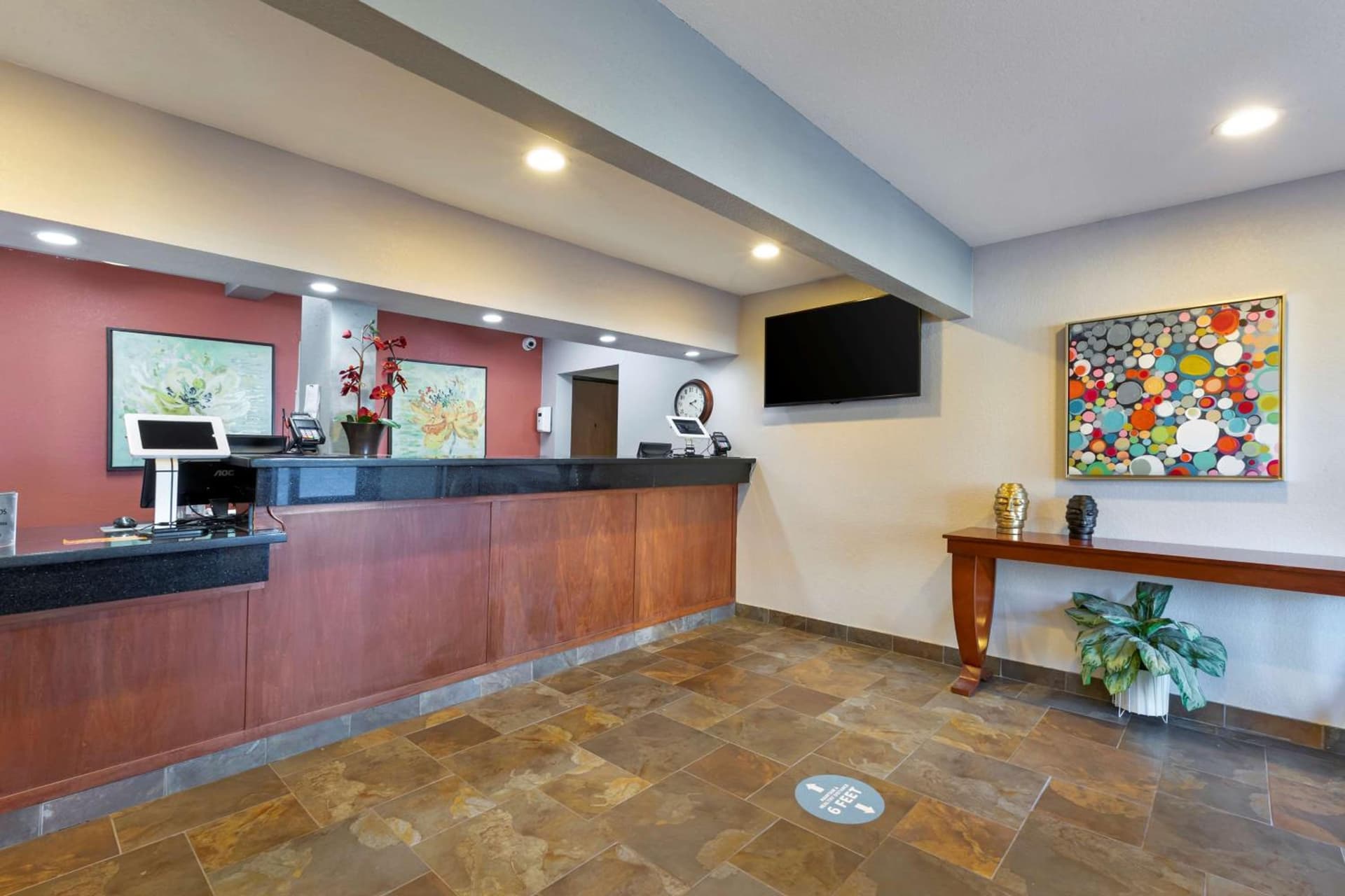 Best Western Plus Altoona Inn interior in Altoona, IA — gallery photo 2