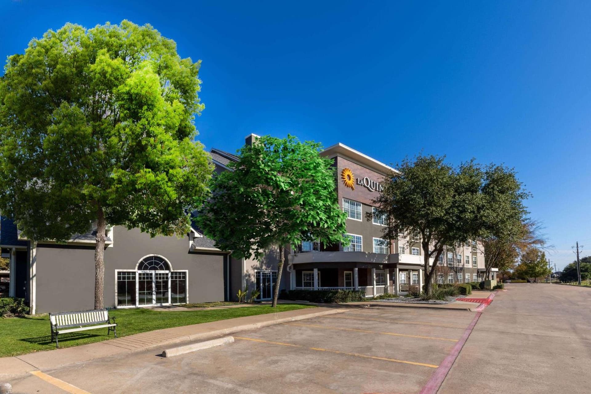 La Quinta by Wyndham Rockwall interior in Rockwall, TX — gallery photo 2