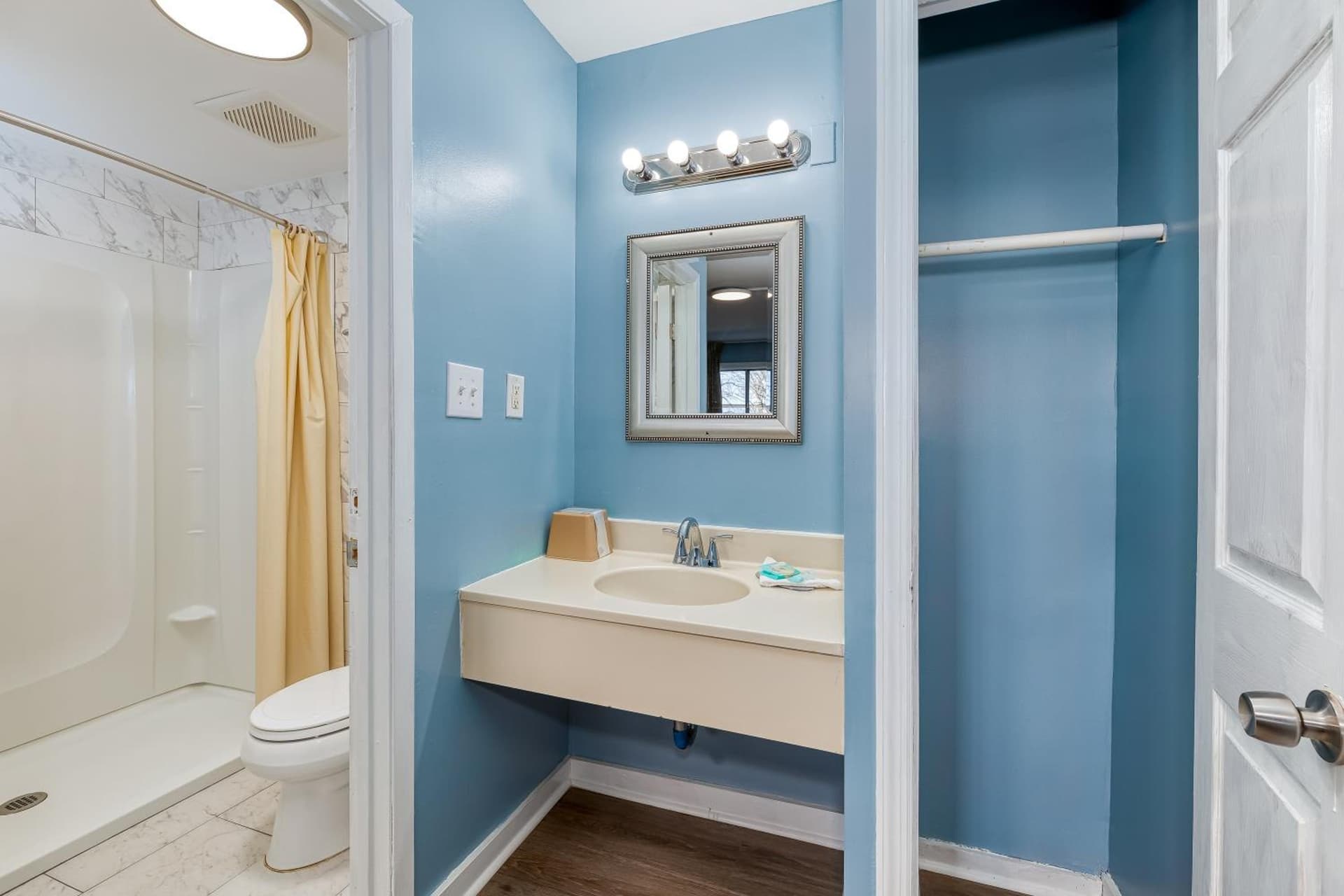 The SkyBreeze Inn property views in Bohemia, NY — gallery photo 3