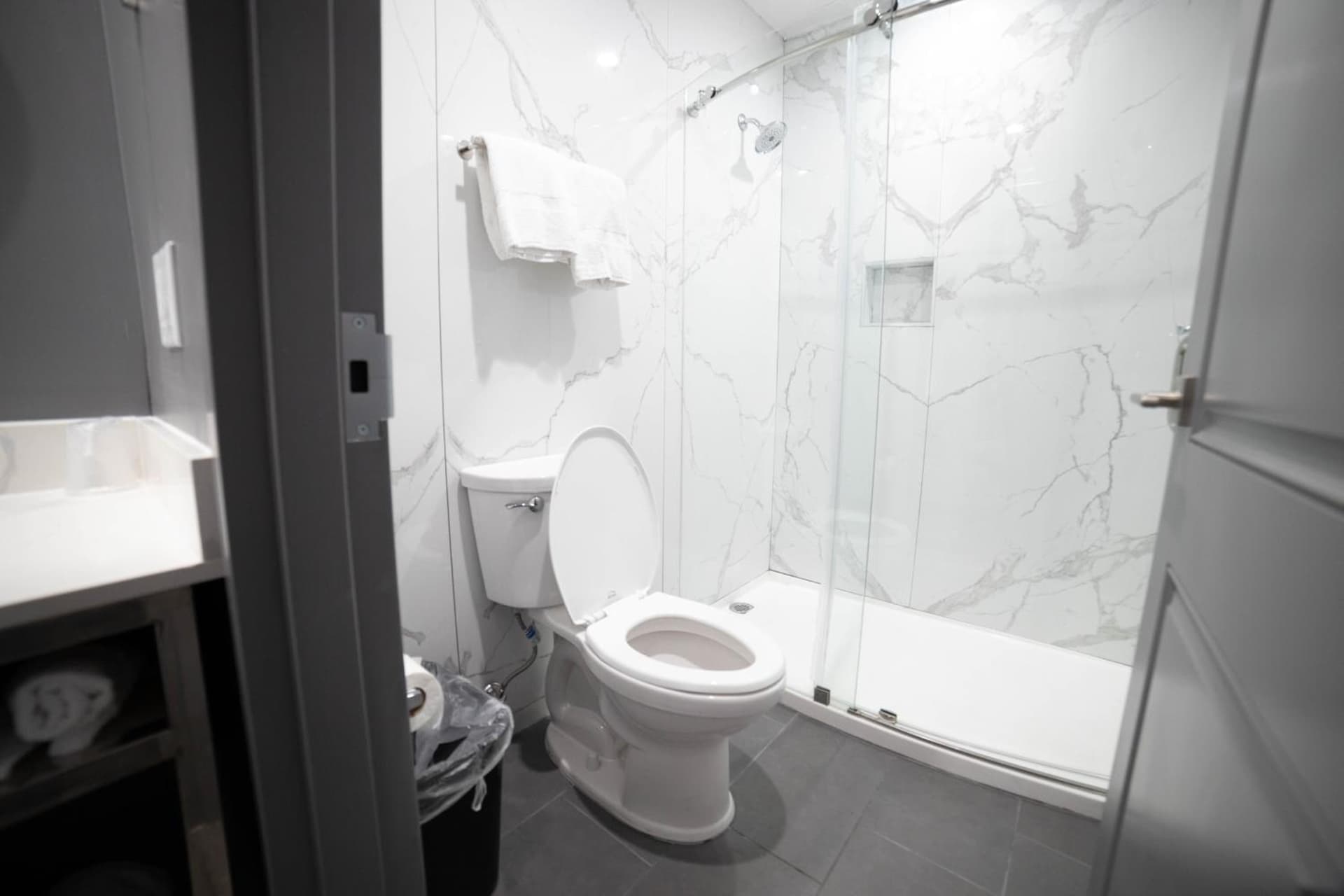 Palms Motel property views in Pico Rivera, CA — gallery photo 3