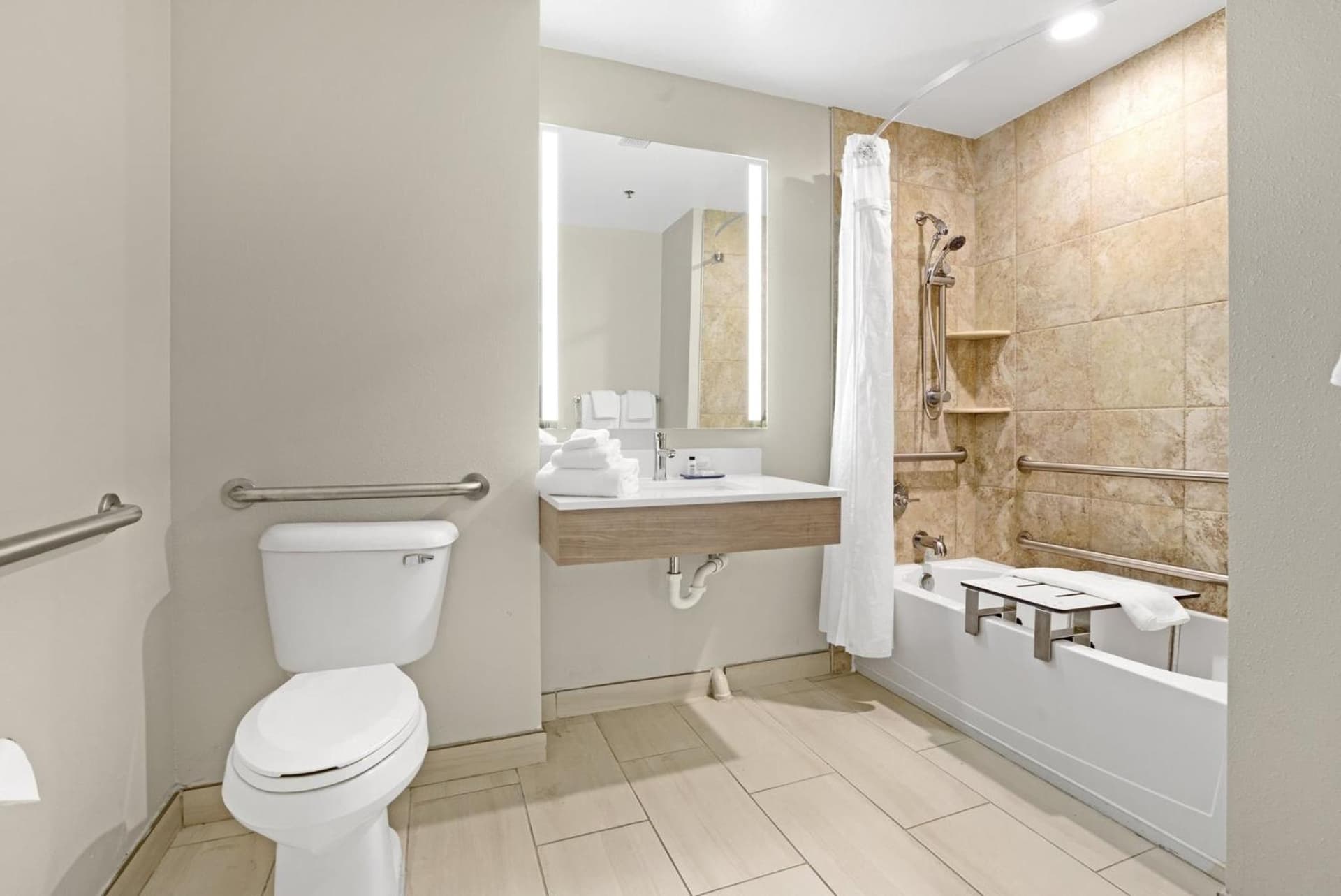 Holiday Inn Express - Gulfport Beach by IHG gallery photo in Gulfport, MS — image 7