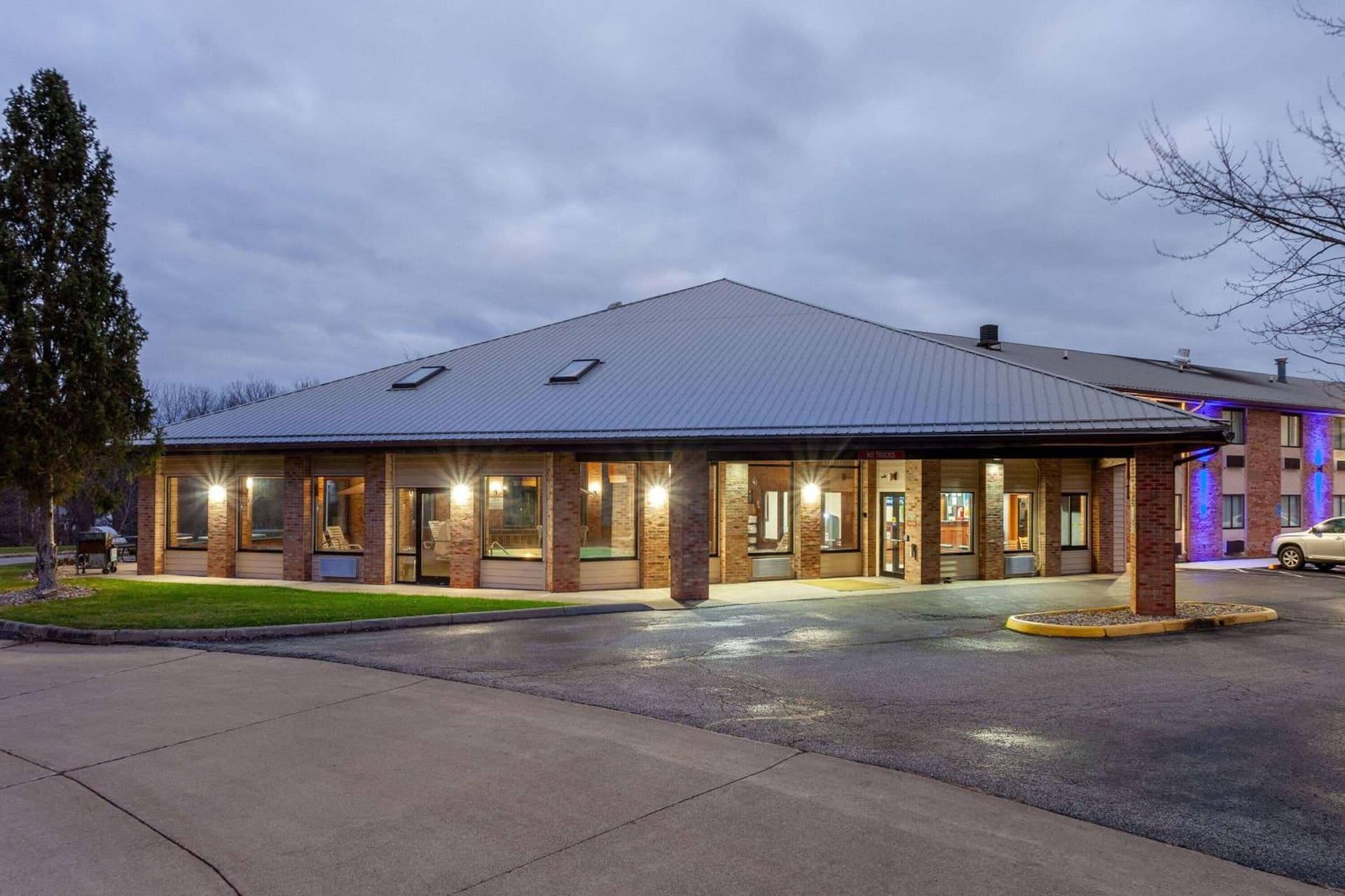 Days Inn by Wyndham Wooster featured exterior or lobby in Wooster, OH — similar hotel