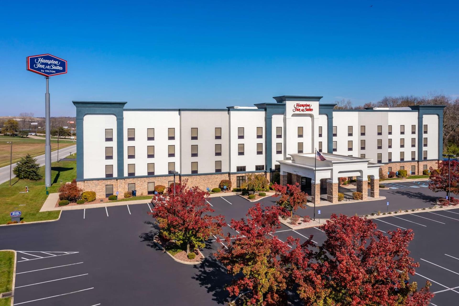 Hampton Inn & Suites Richmond interior in Richmond, IN — gallery photo 2