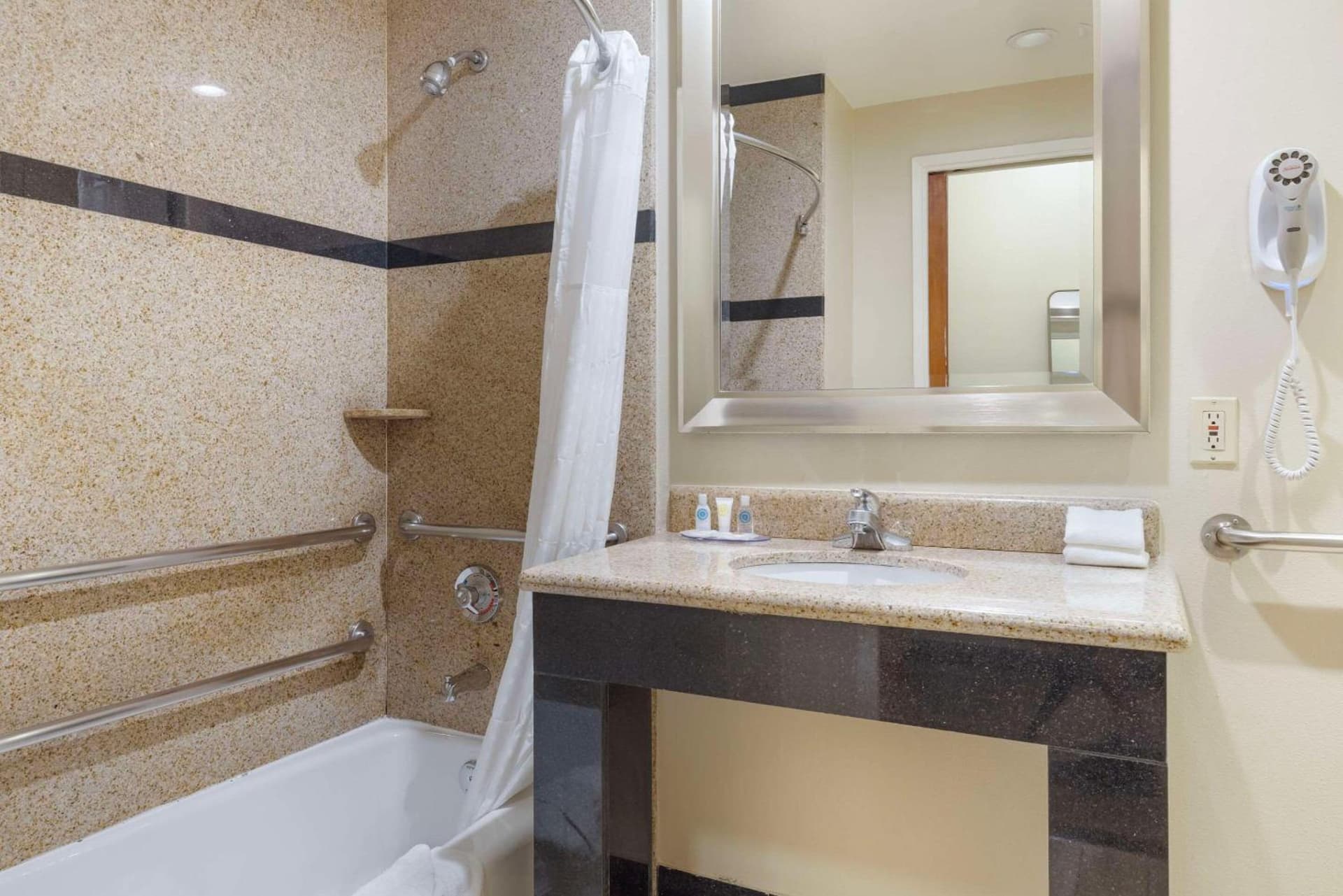 Comfort Suites Oceanside Camp Pendleton Area gallery photo in Oceanside, CA — image 23