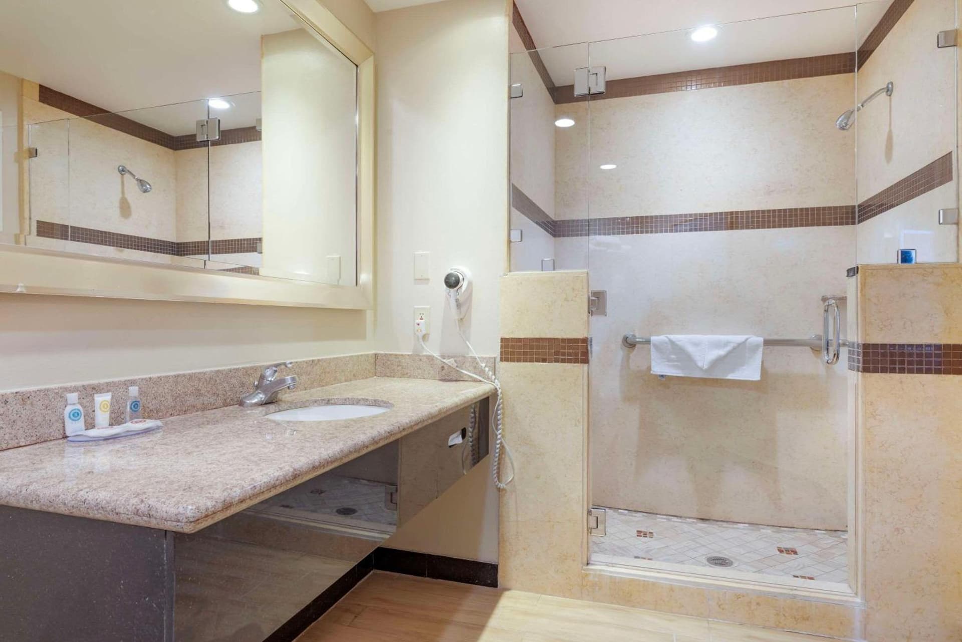 Comfort Suites Oceanside Camp Pendleton Area gallery photo in Oceanside, CA — image 43