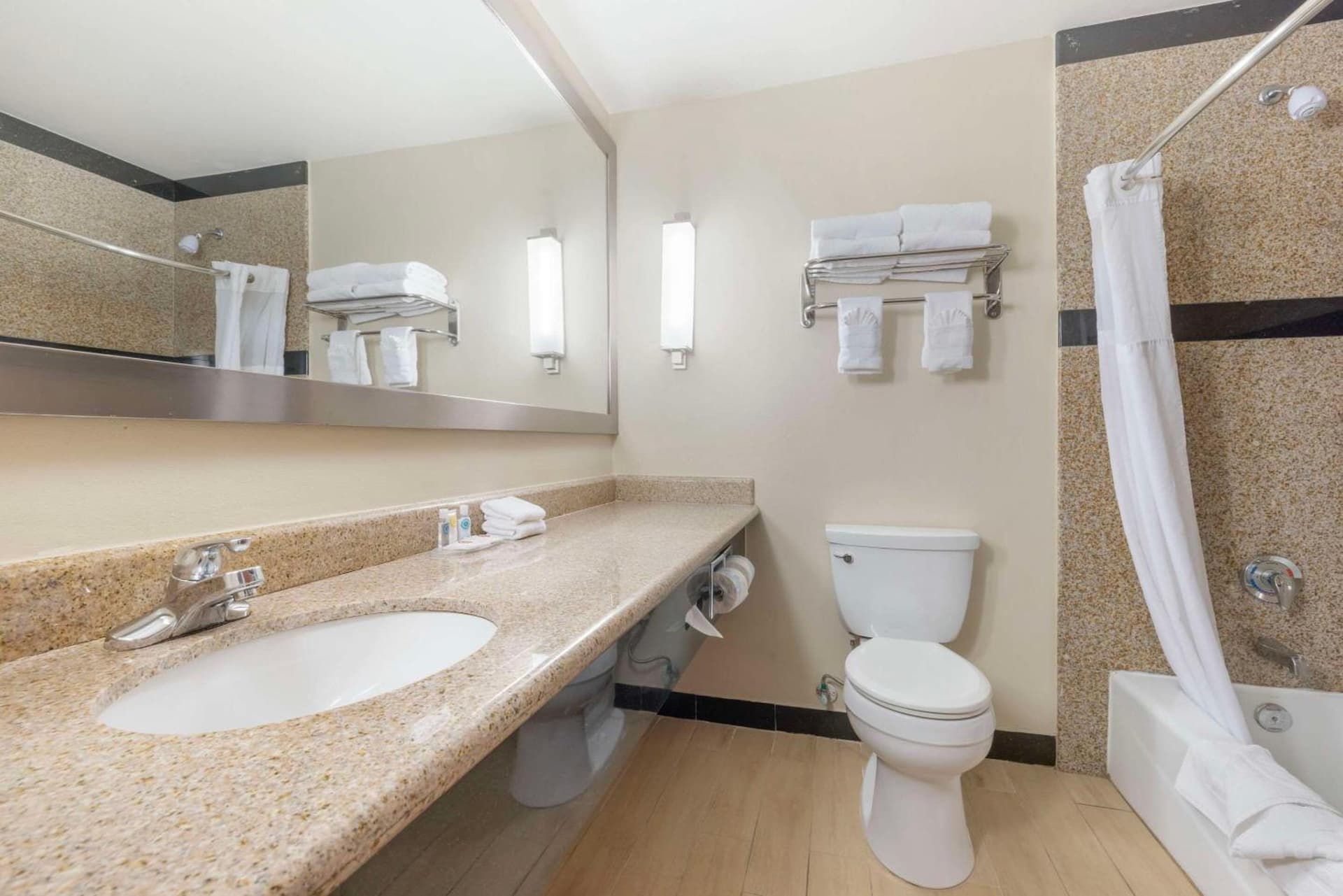 Comfort Suites Oceanside Camp Pendleton Area gallery photo in Oceanside, CA — image 22
