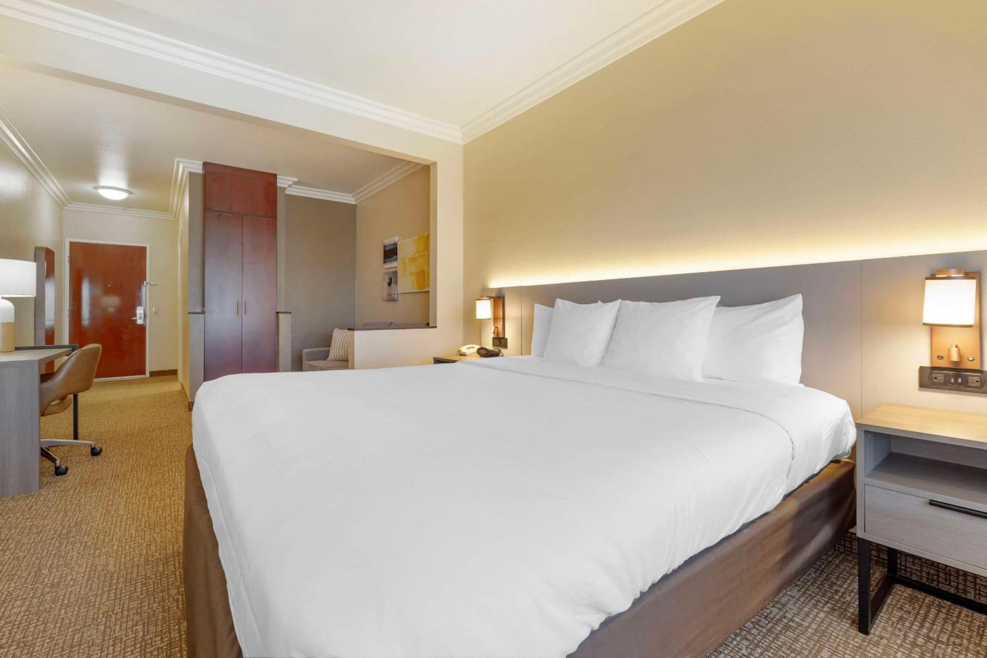 Comfort Suites Oceanside Camp Pendleton Area gallery photo in Oceanside, CA — image 7