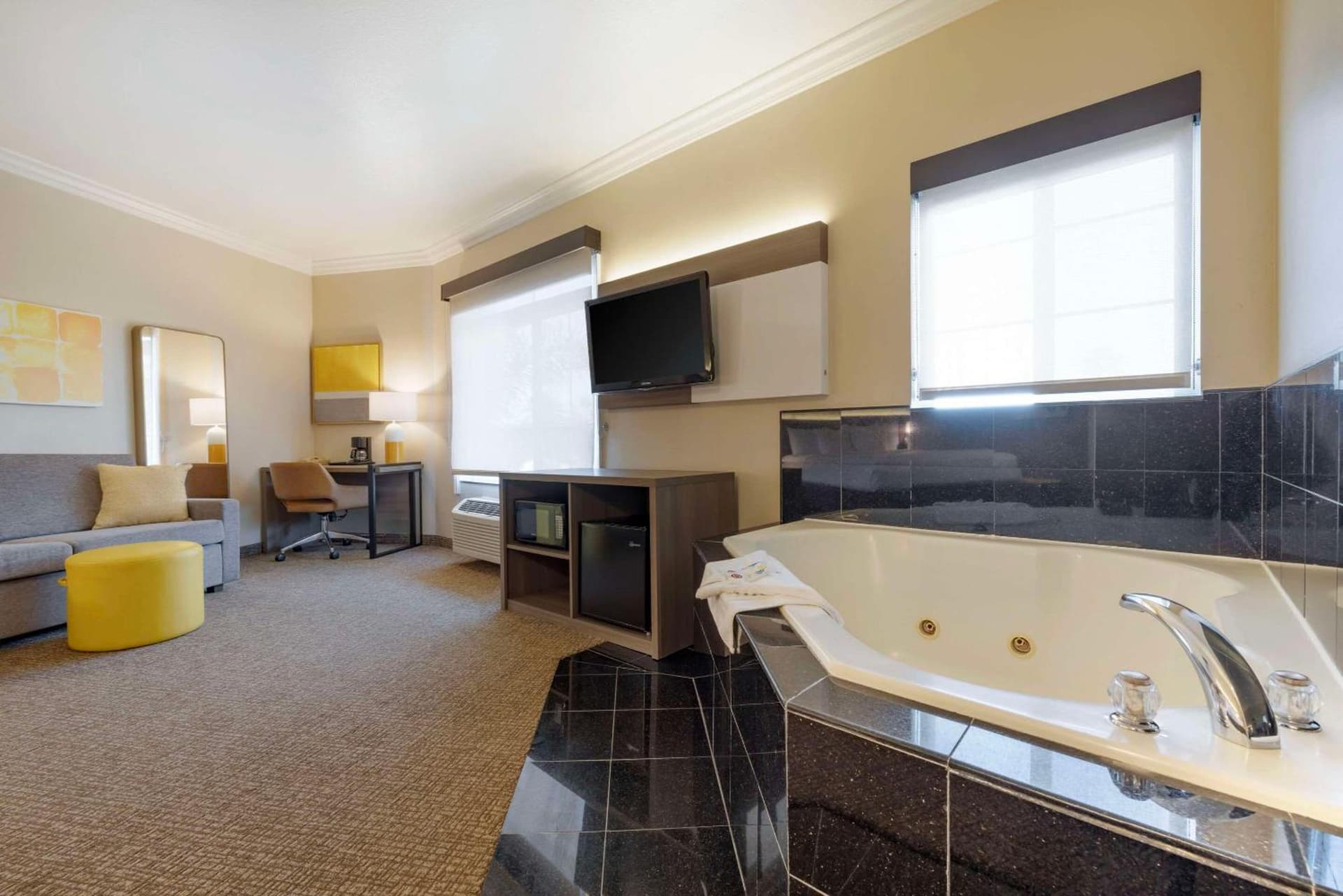Comfort Suites Oceanside Camp Pendleton Area gallery photo in Oceanside, CA — image 55