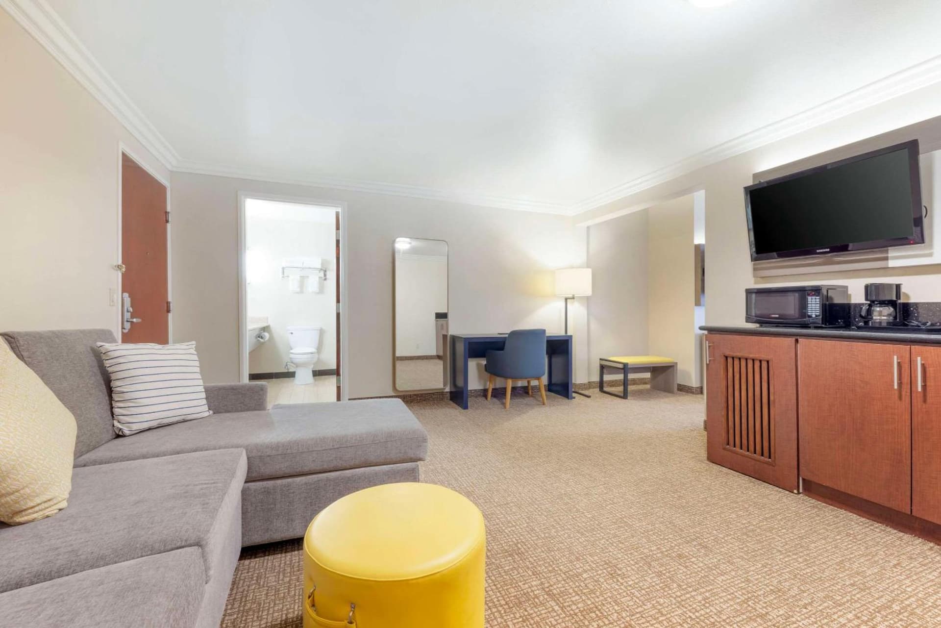 Comfort Suites Oceanside Camp Pendleton Area interior in Oceanside, CA — gallery photo 2