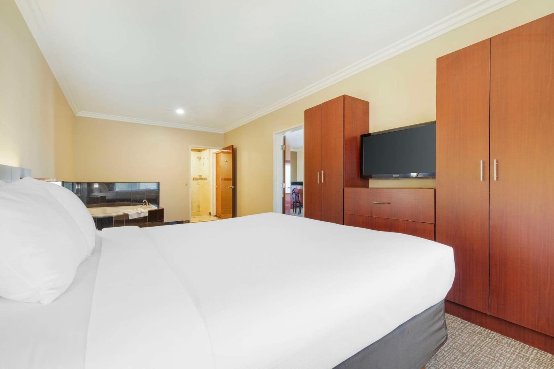 Comfort Suites Oceanside Camp Pendleton Area gallery photo in Oceanside, CA — image 28