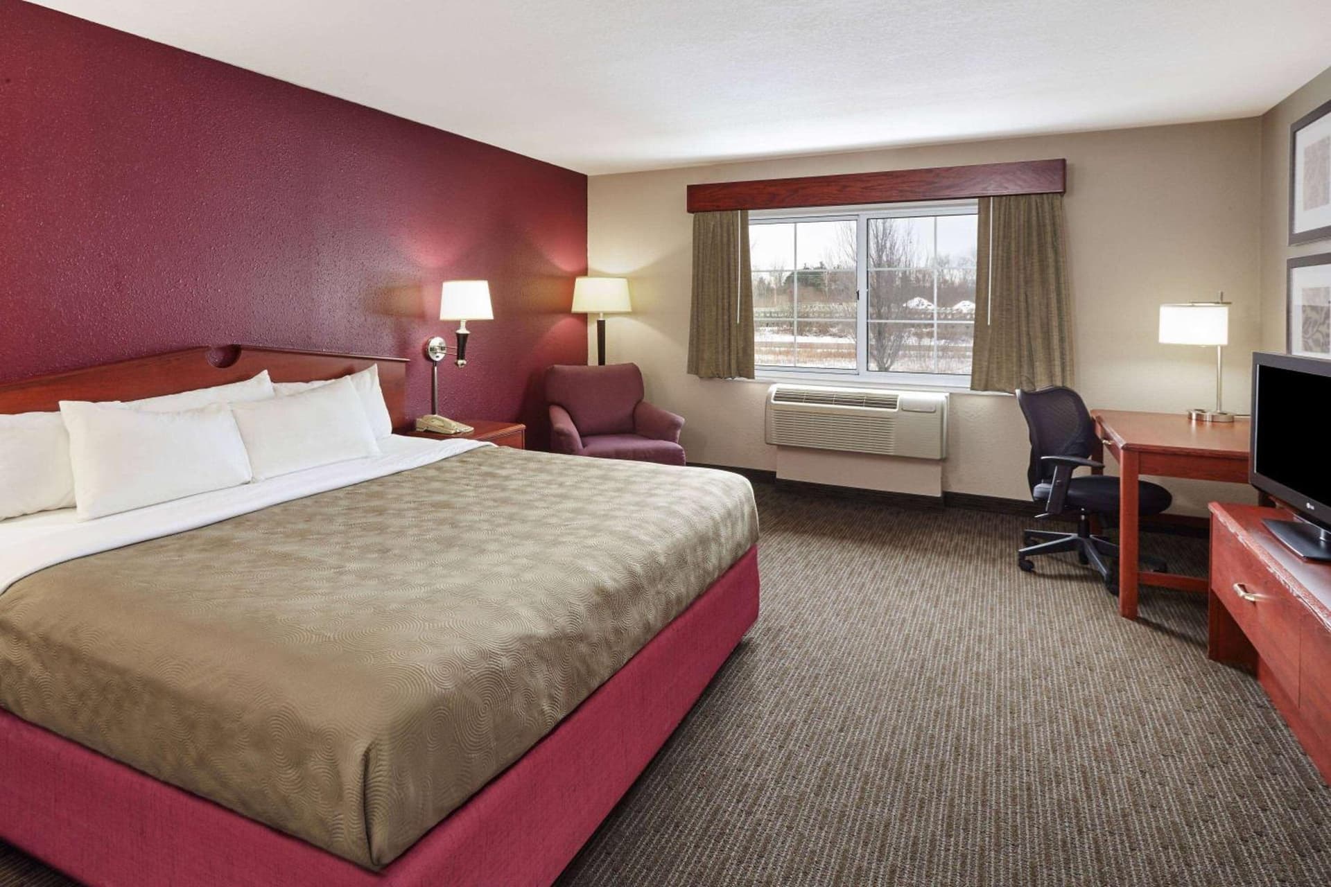 AmericInn by Wyndham Douglas/Saugatuck gallery photo in Saugatuck, MI — image 43
